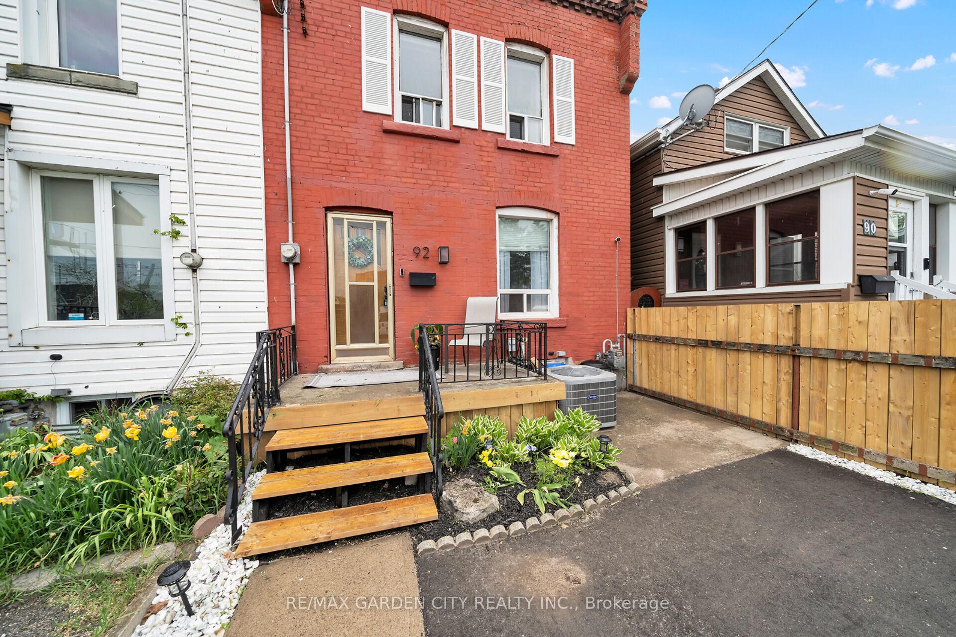 Photo 17 of 92 Glendale Avenue N, Hamilton, Crown Point — HOMEH