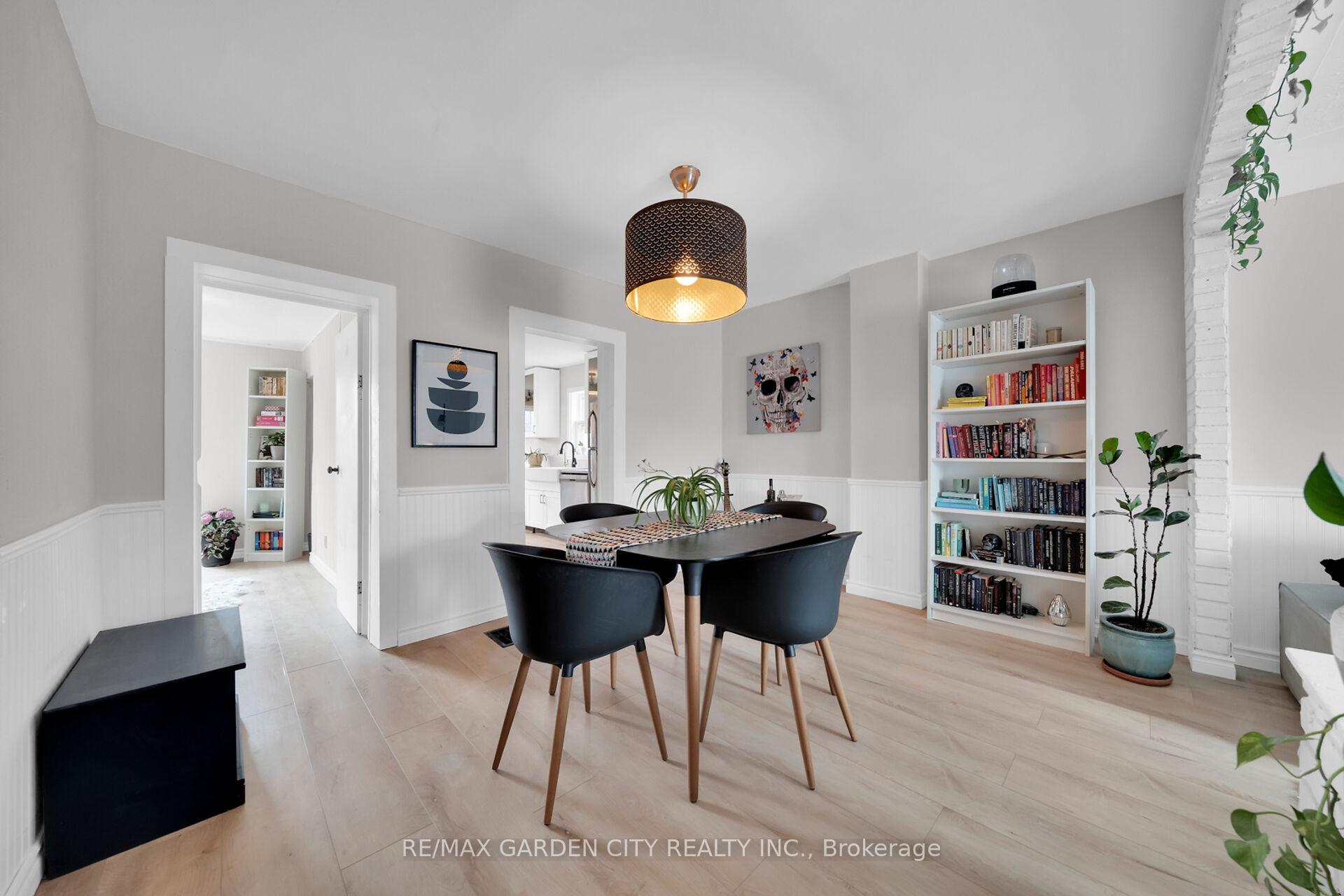 Photo 3 of 92 Glendale Avenue N, Hamilton, Crown Point — HOMEH