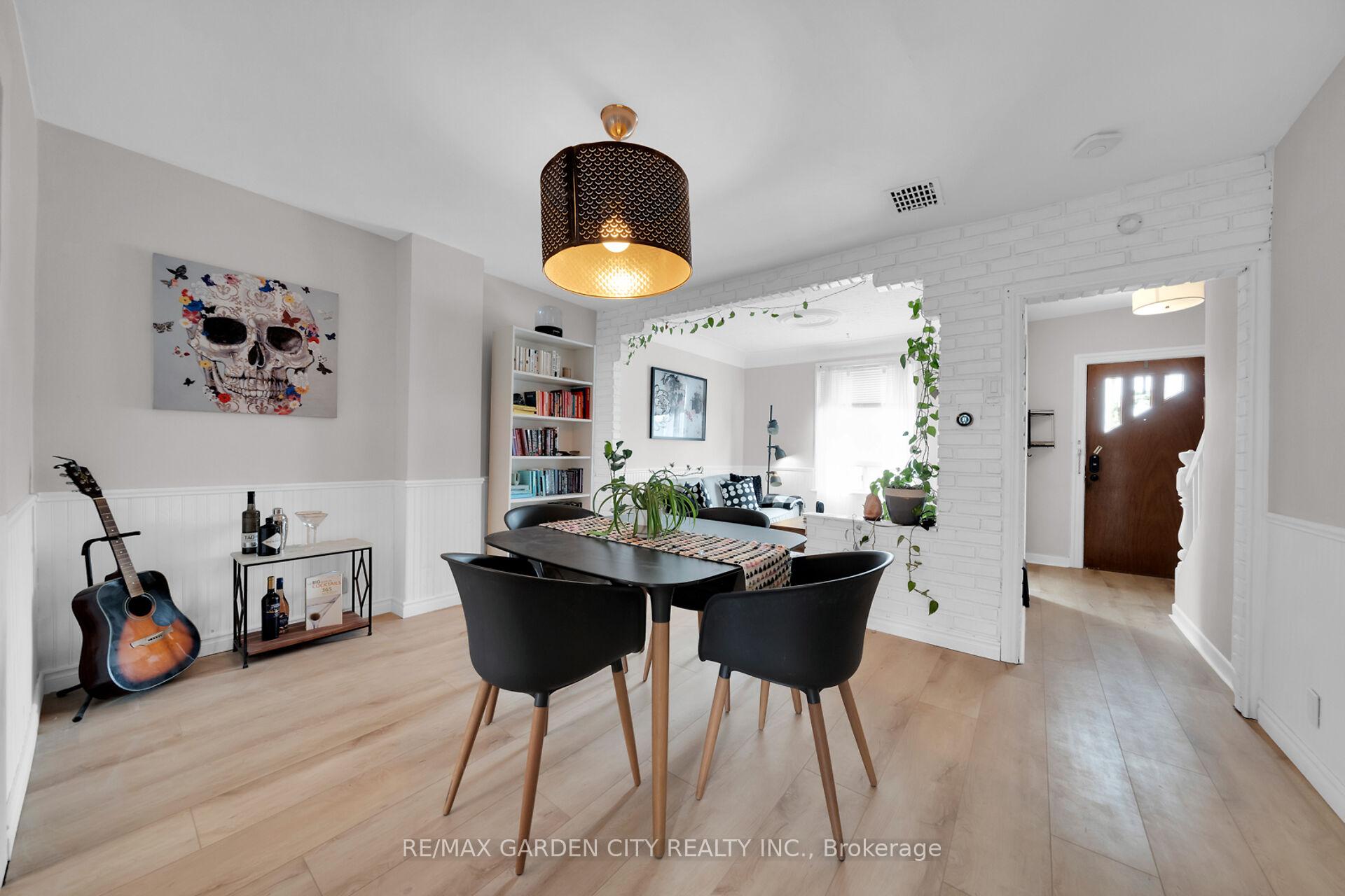 Photo 15 of 92 Glendale Avenue N, Hamilton, Crown Point — HOMEH