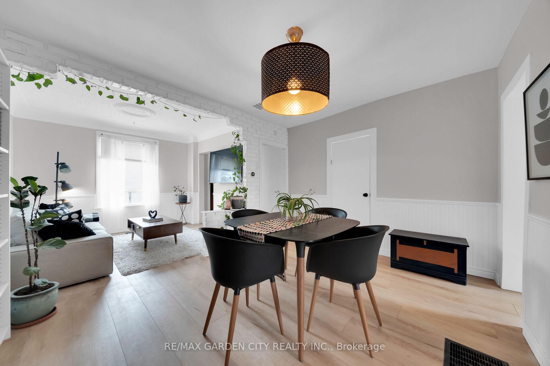 Photo 23 of 92 Glendale Avenue N, Hamilton, Crown Point — HOMEH