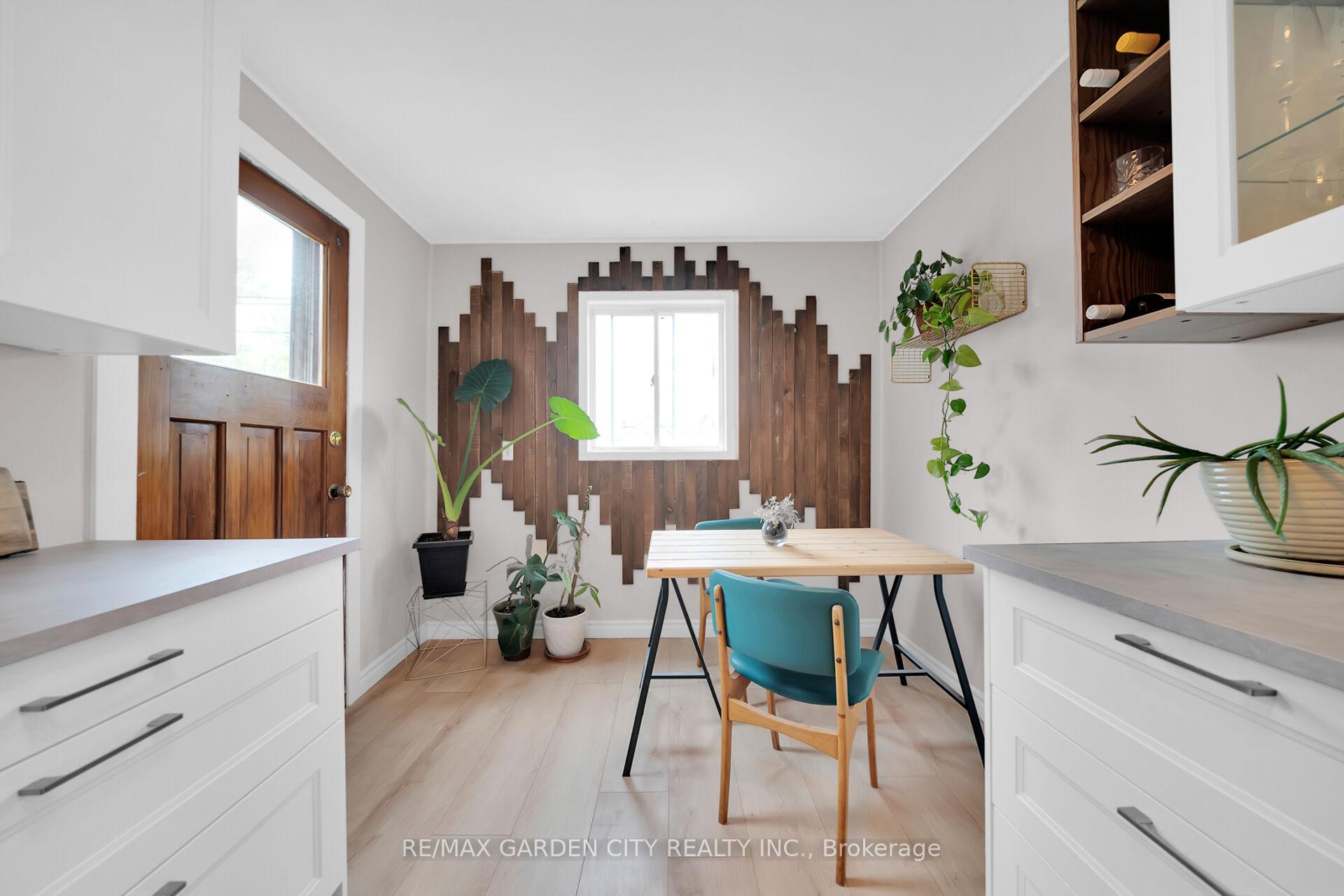 Photo 20 of 92 Glendale Avenue N, Hamilton, Crown Point — HOMEH