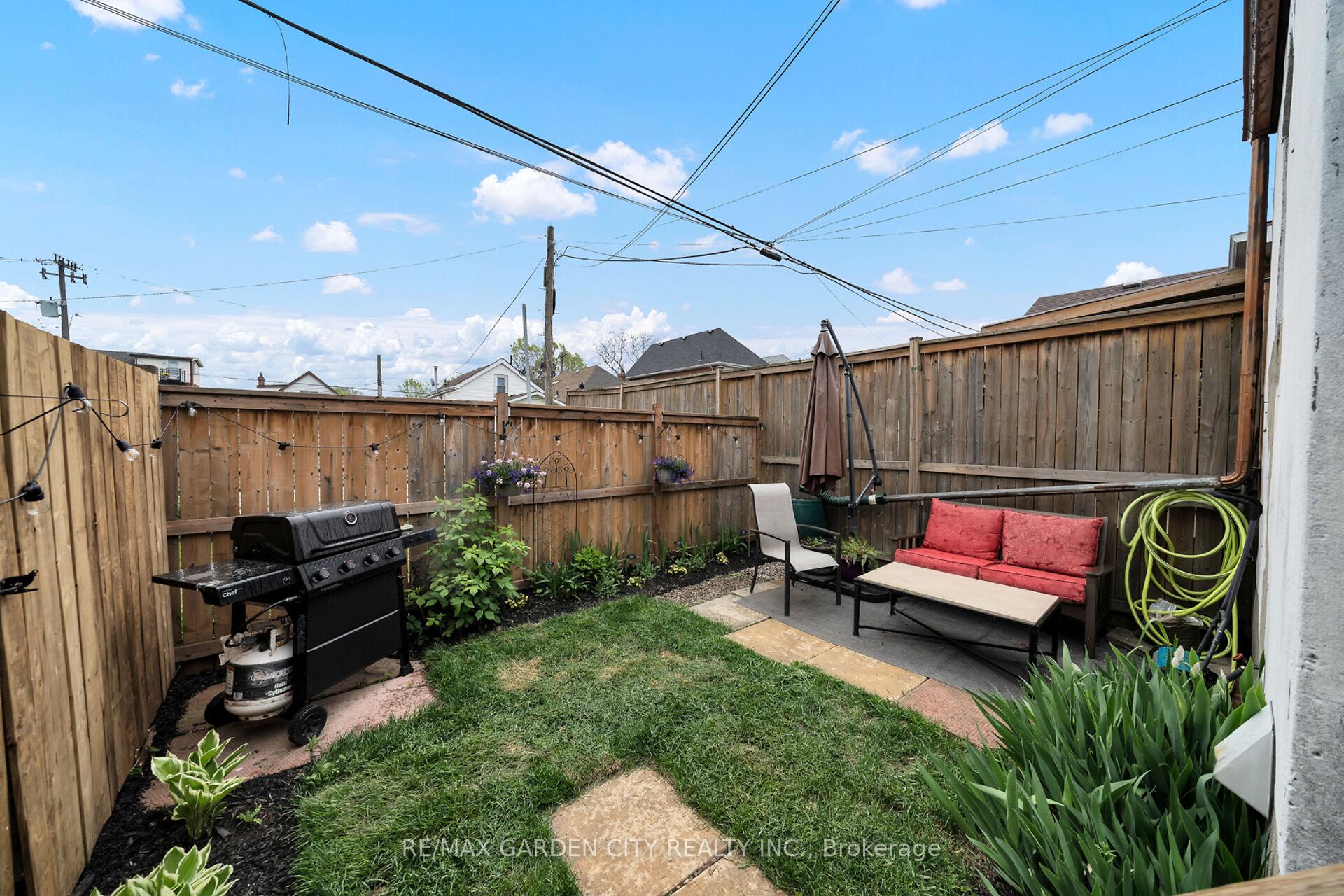 Photo 21 of 92 Glendale Avenue N, Hamilton, Crown Point — HOMEH