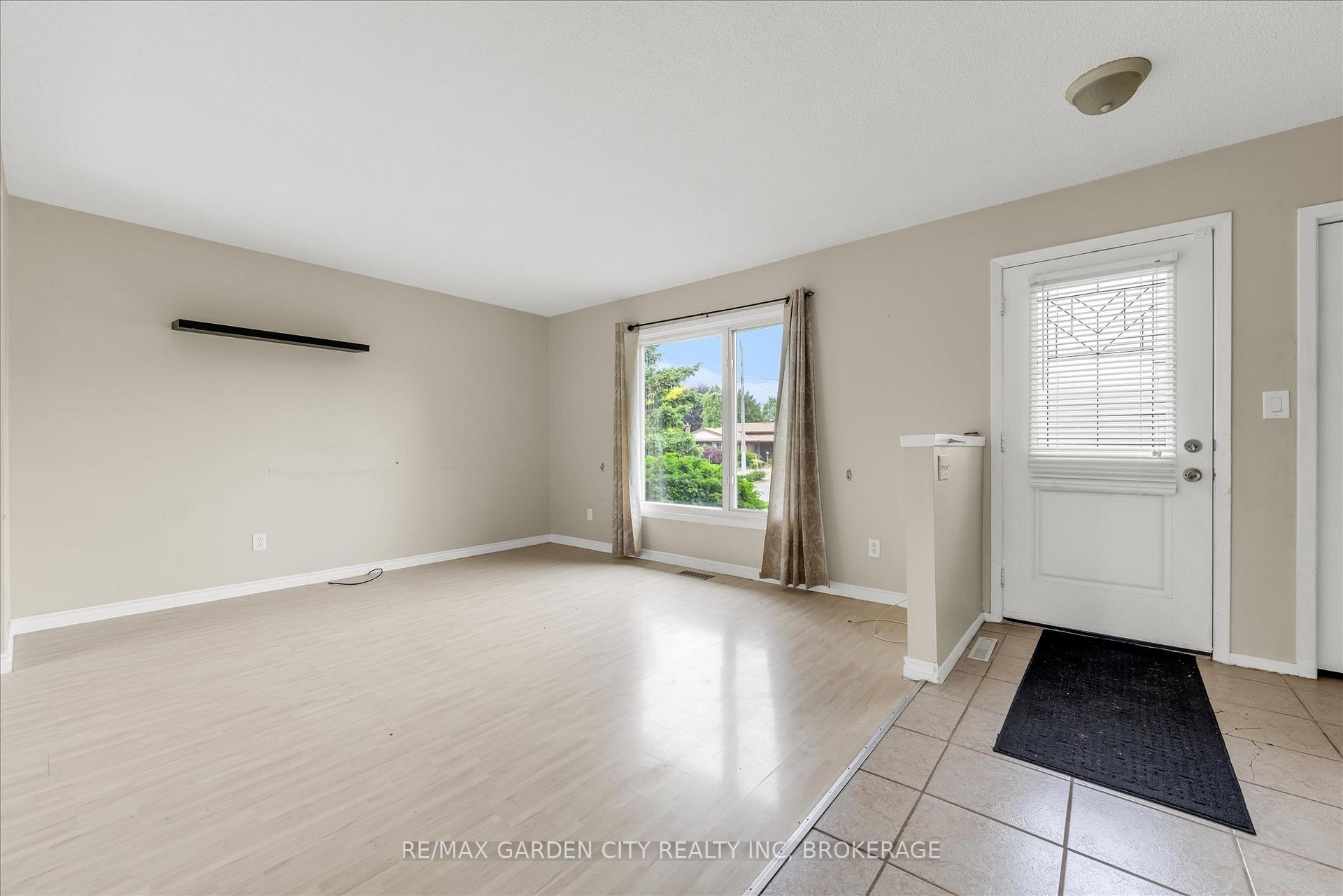 Photo 3 of 62 Ted Street, St. Catharines, Fairview — HOMEH