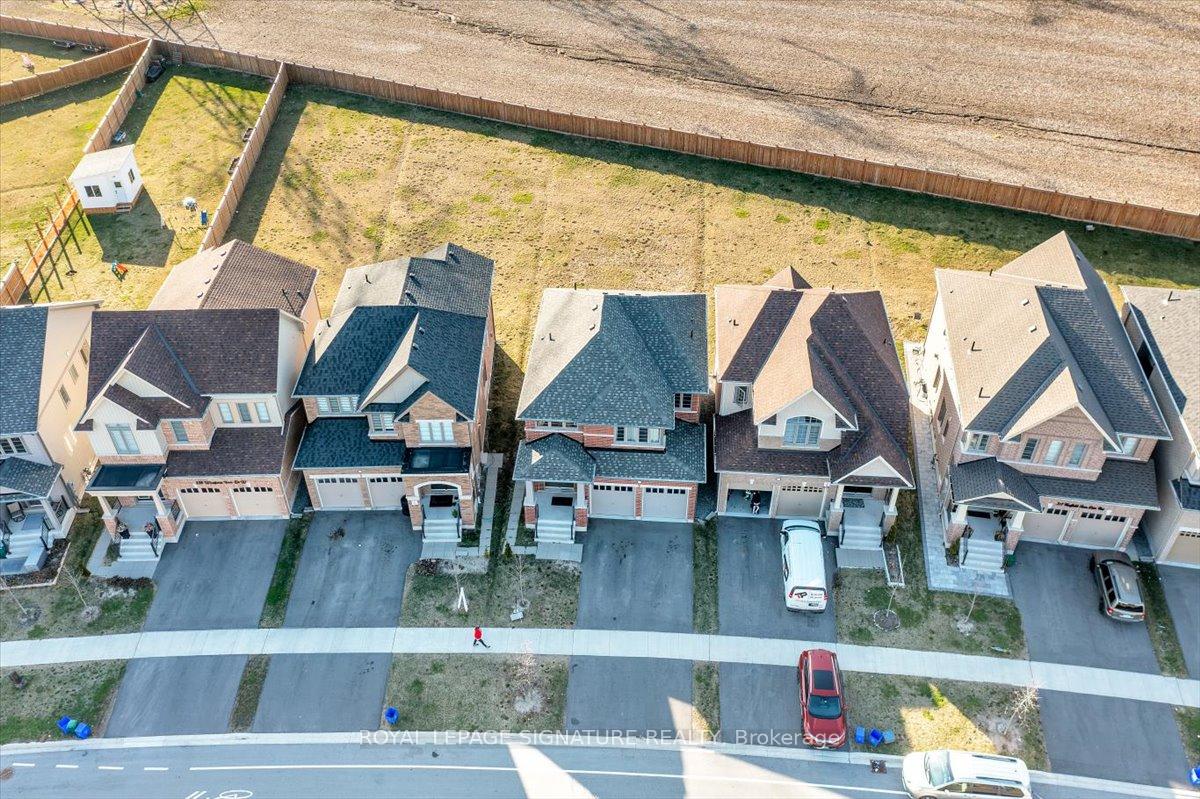 Photo 33 of 320 Windfield's Farm Drive W, Oshawa, Windfields — HOMEH