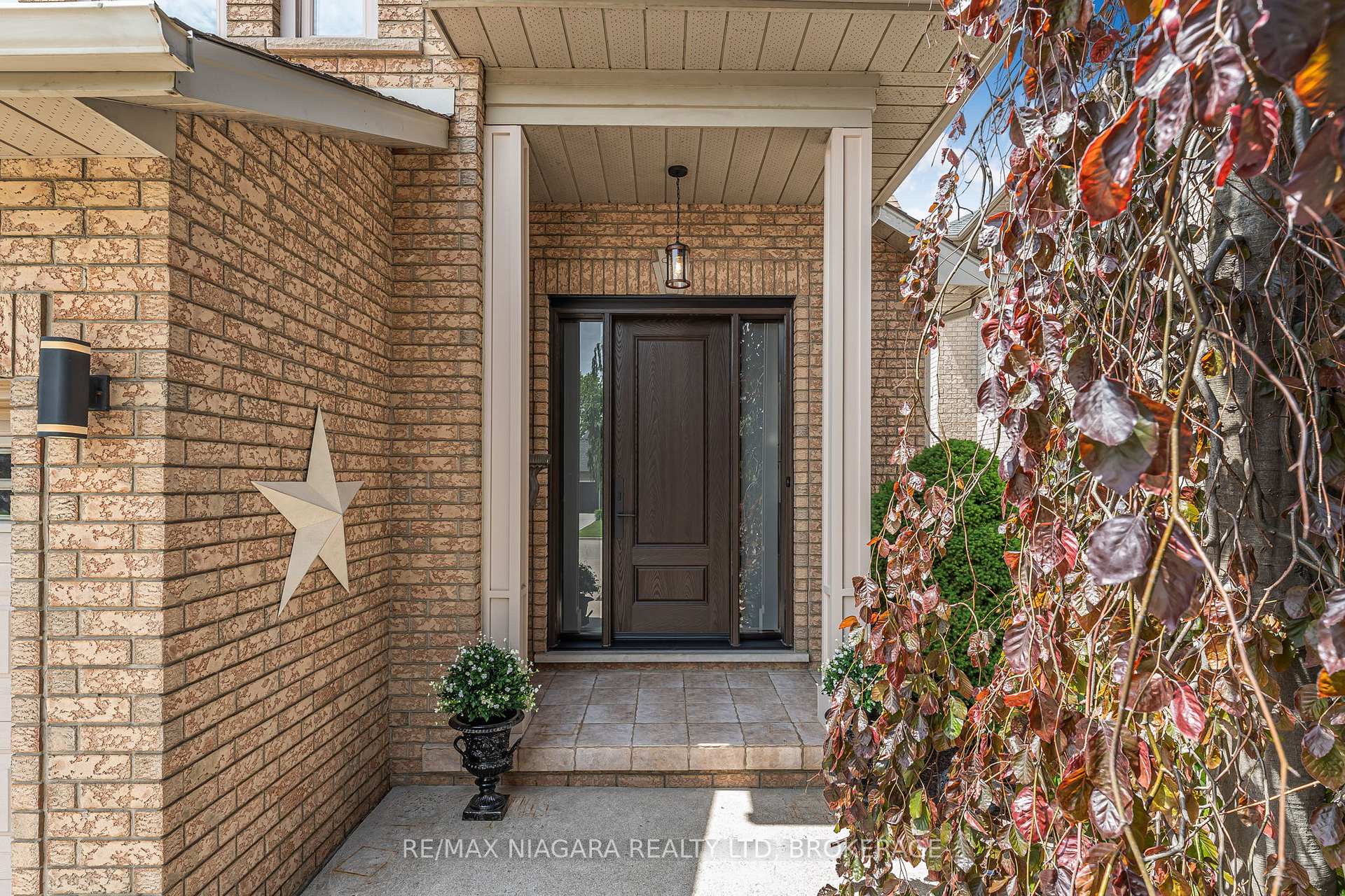 Photo 5 of 52 Cabriolet Crescent, Hamilton, Ancaster — HOMEH