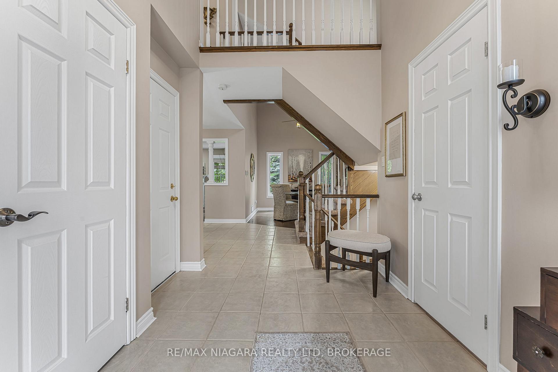 Photo 4 of 52 Cabriolet Crescent, Hamilton, Ancaster — HOMEH