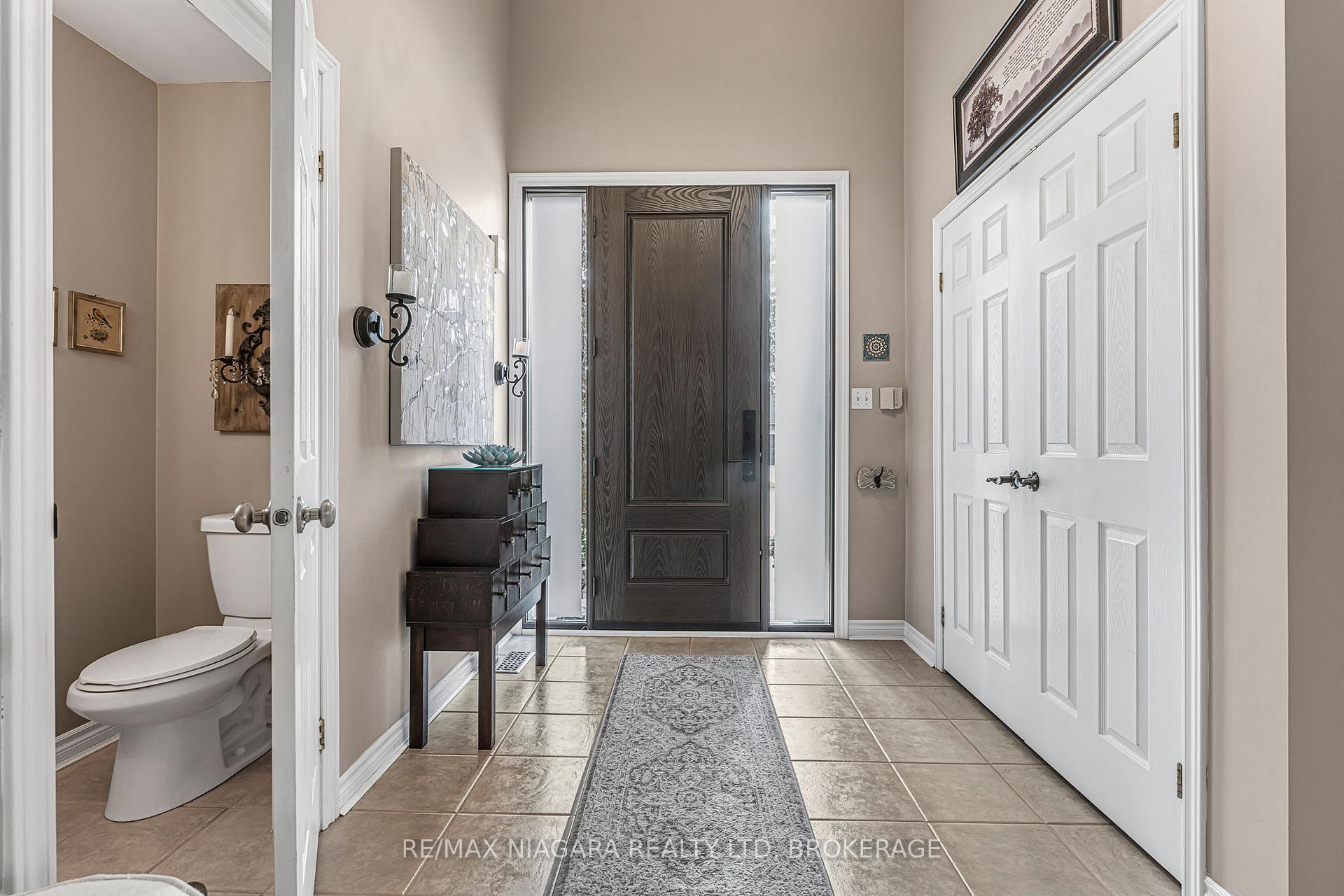 Photo 3 of 52 Cabriolet Crescent, Hamilton, Ancaster — HOMEH