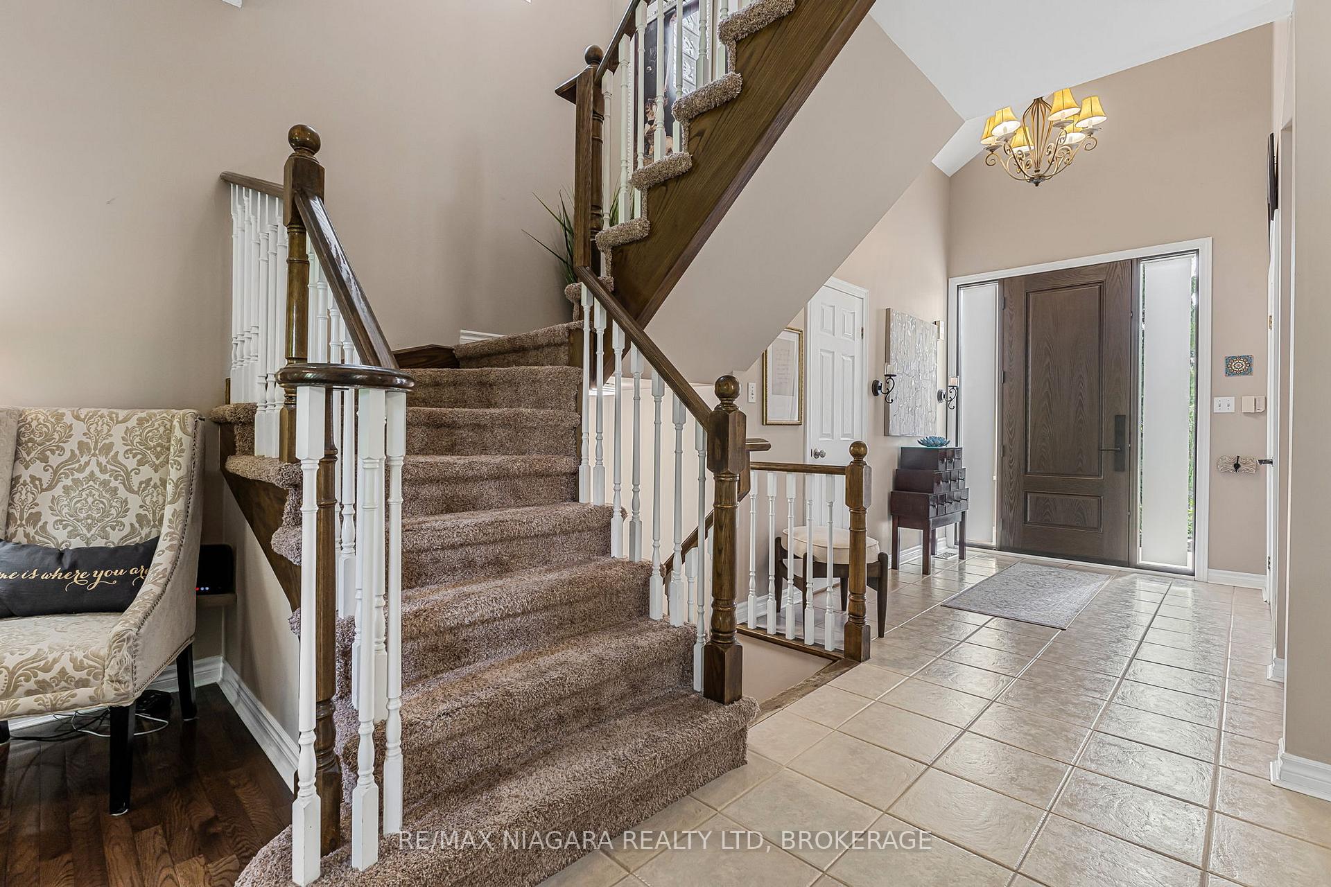 Photo 15 of 52 Cabriolet Crescent, Hamilton, Ancaster — HOMEH