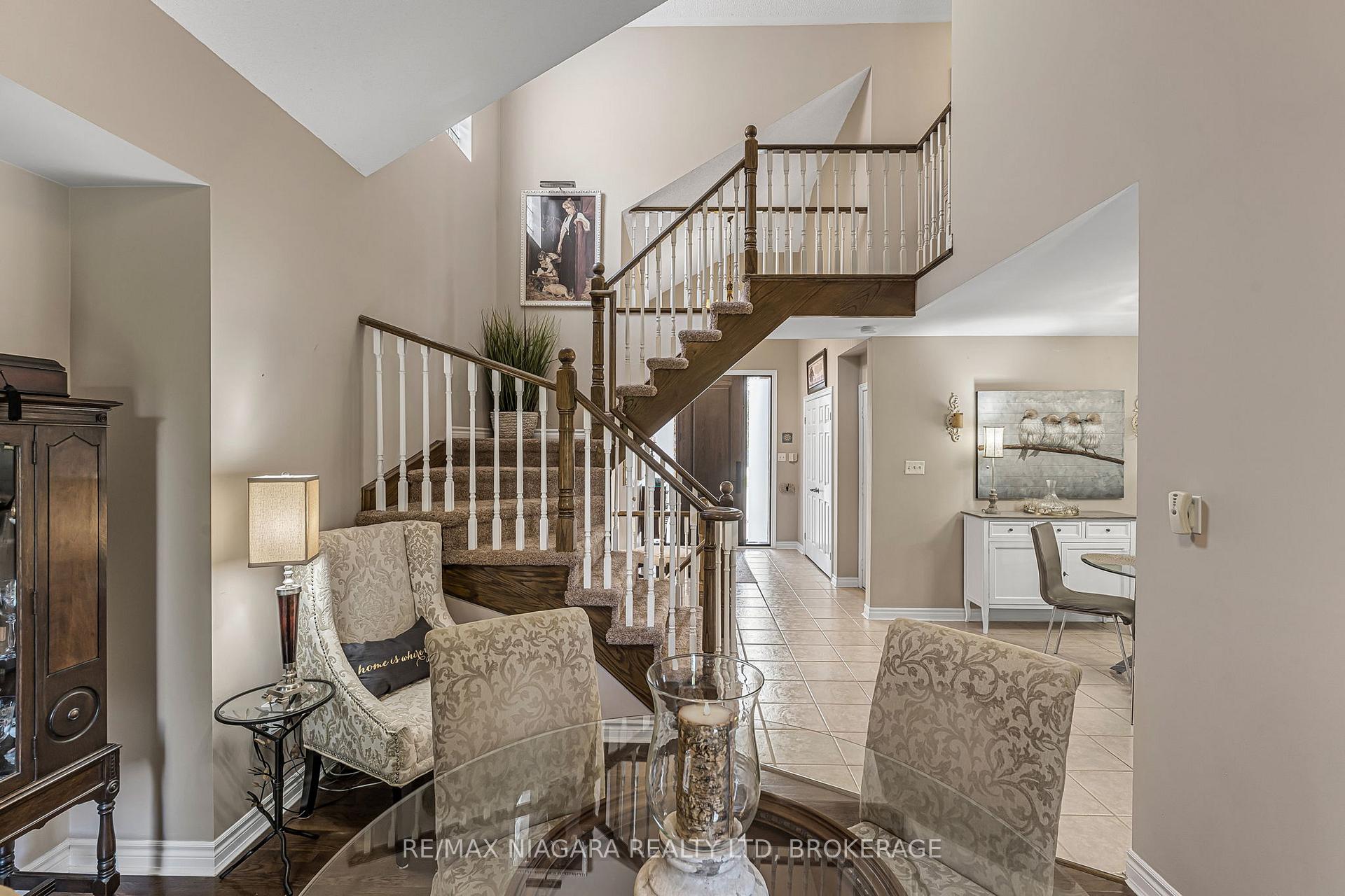 Photo 2 of 52 Cabriolet Crescent, Hamilton, Ancaster — HOMEH