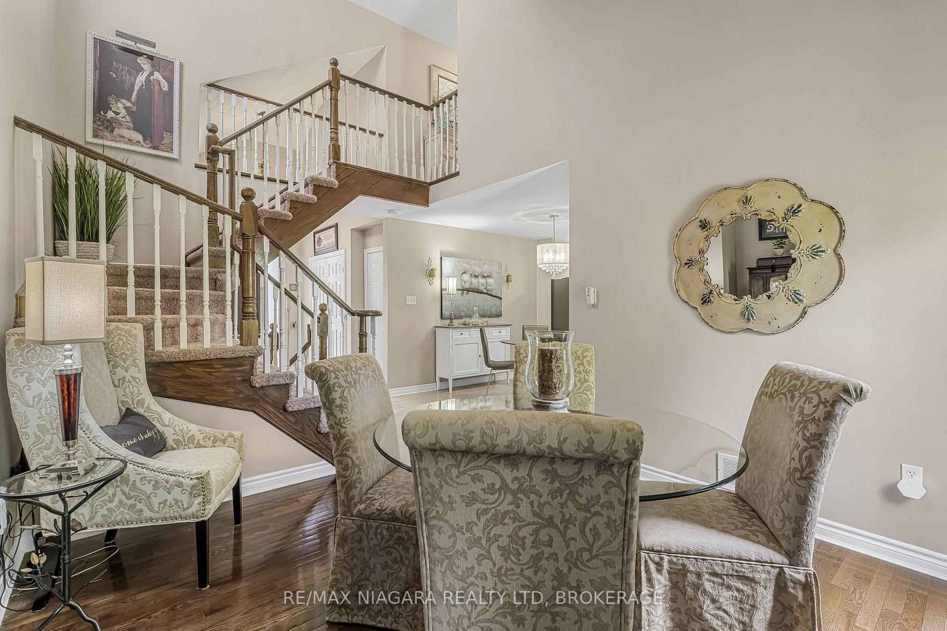 Photo 16 of 52 Cabriolet Crescent, Hamilton, Ancaster — HOMEH