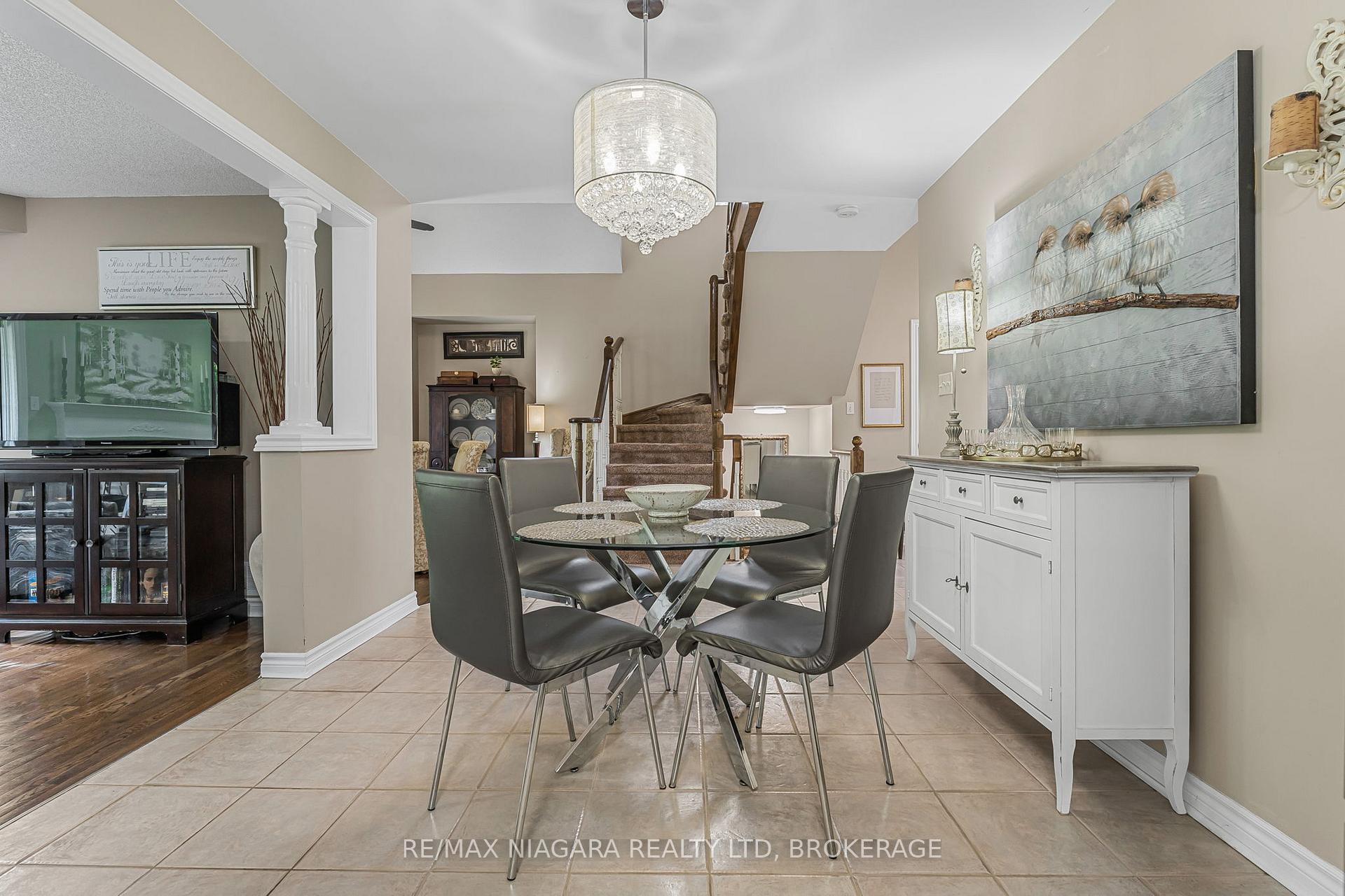 Photo 6 of 52 Cabriolet Crescent, Hamilton, Ancaster — HOMEH