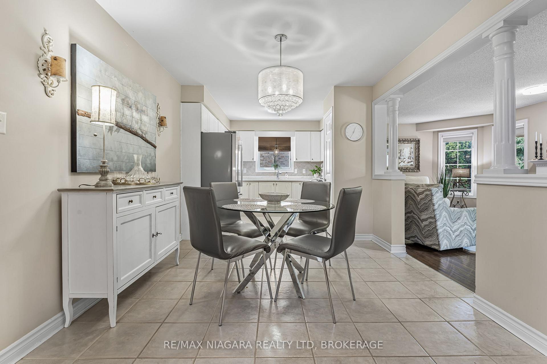 Photo 14 of 52 Cabriolet Crescent, Hamilton, Ancaster — HOMEH