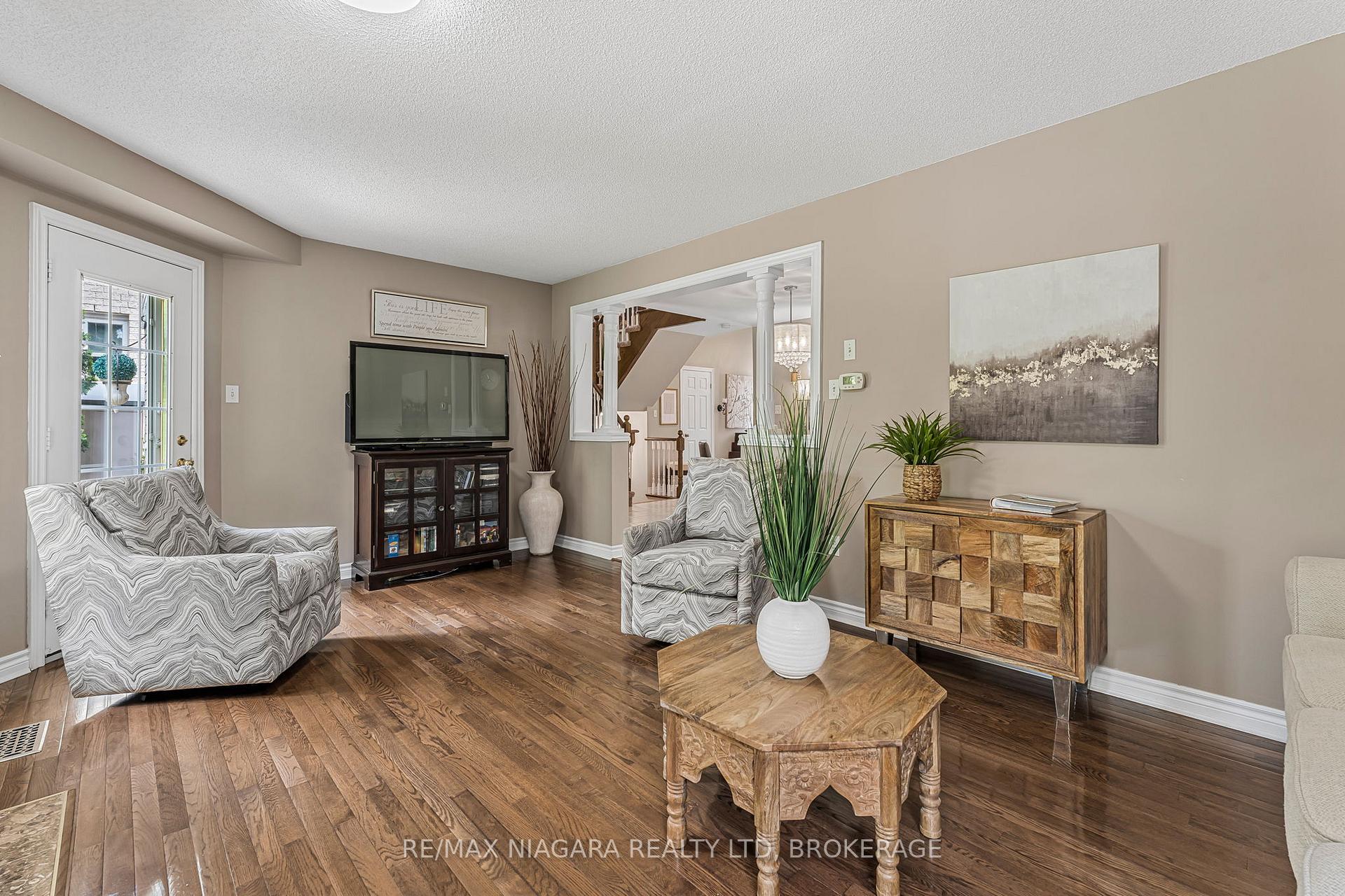 Photo 30 of 52 Cabriolet Crescent, Hamilton, Ancaster — HOMEH