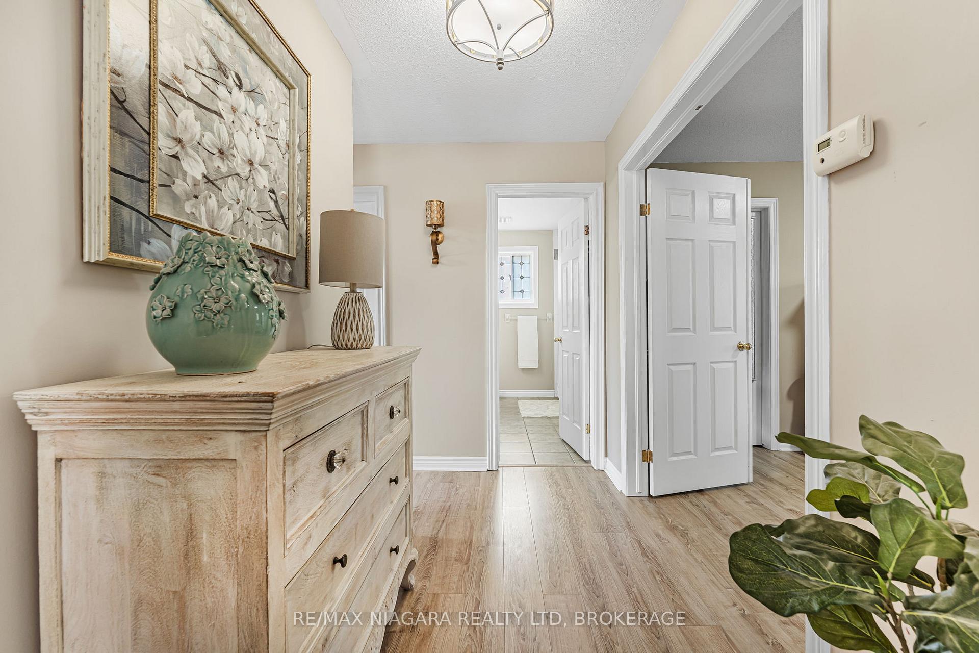 Photo 21 of 52 Cabriolet Crescent, Hamilton, Ancaster — HOMEH