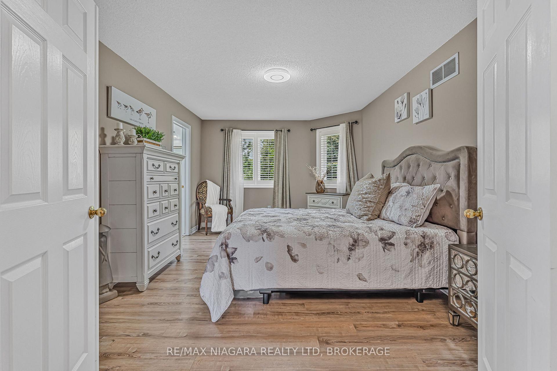 Photo 8 of 52 Cabriolet Crescent, Hamilton, Ancaster — HOMEH