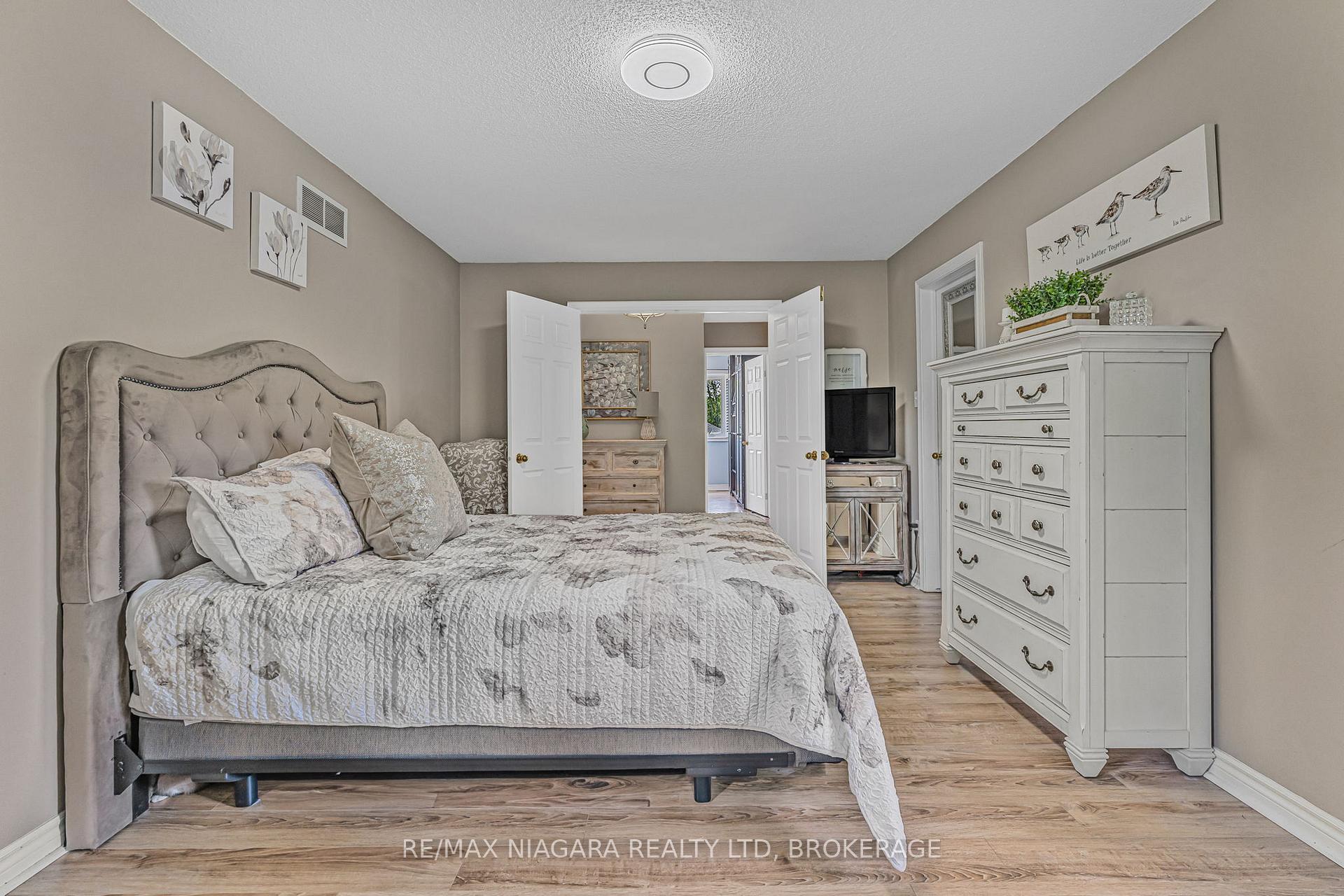Photo 28 of 52 Cabriolet Crescent, Hamilton, Ancaster — HOMEH