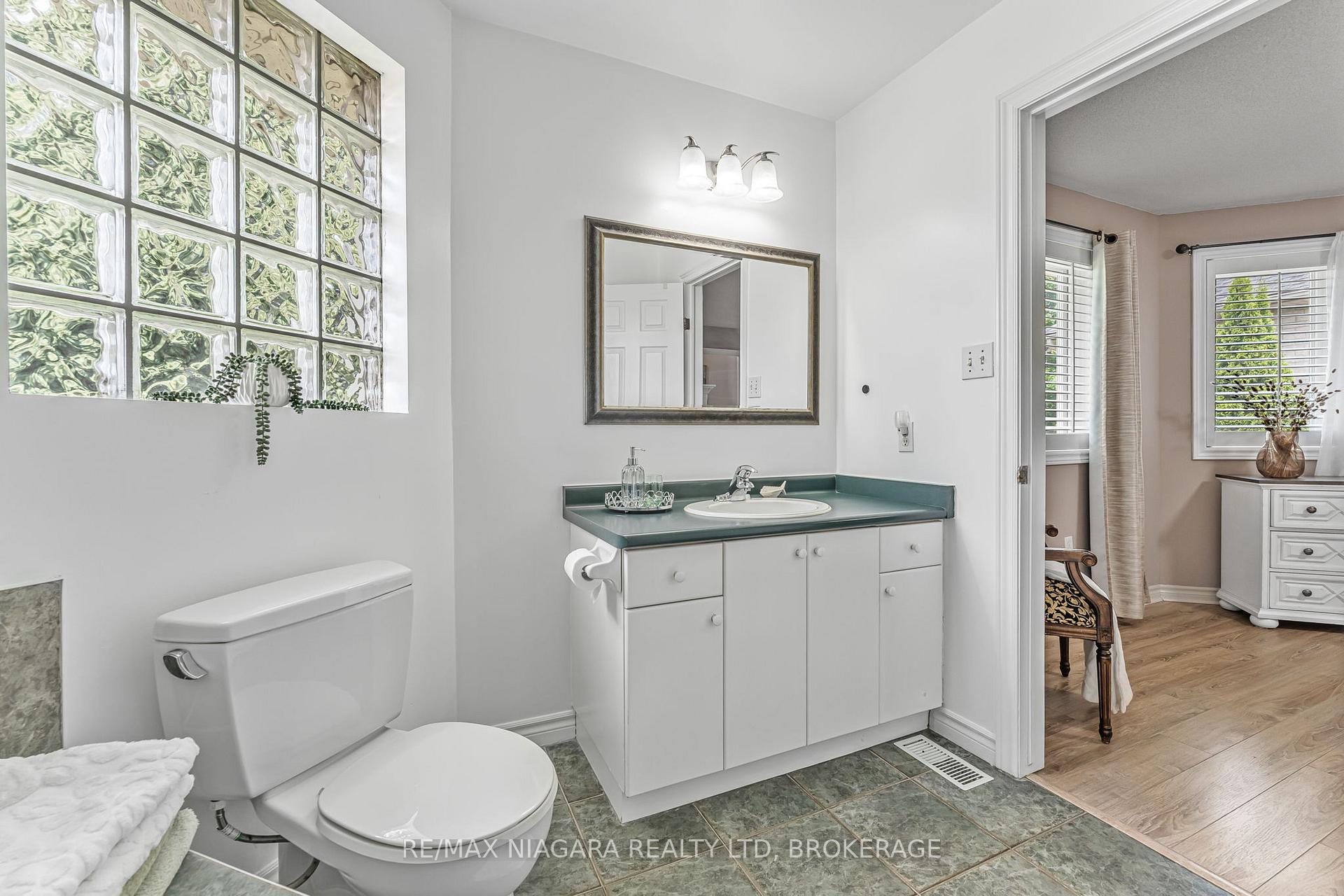 Photo 27 of 52 Cabriolet Crescent, Hamilton, Ancaster — HOMEH