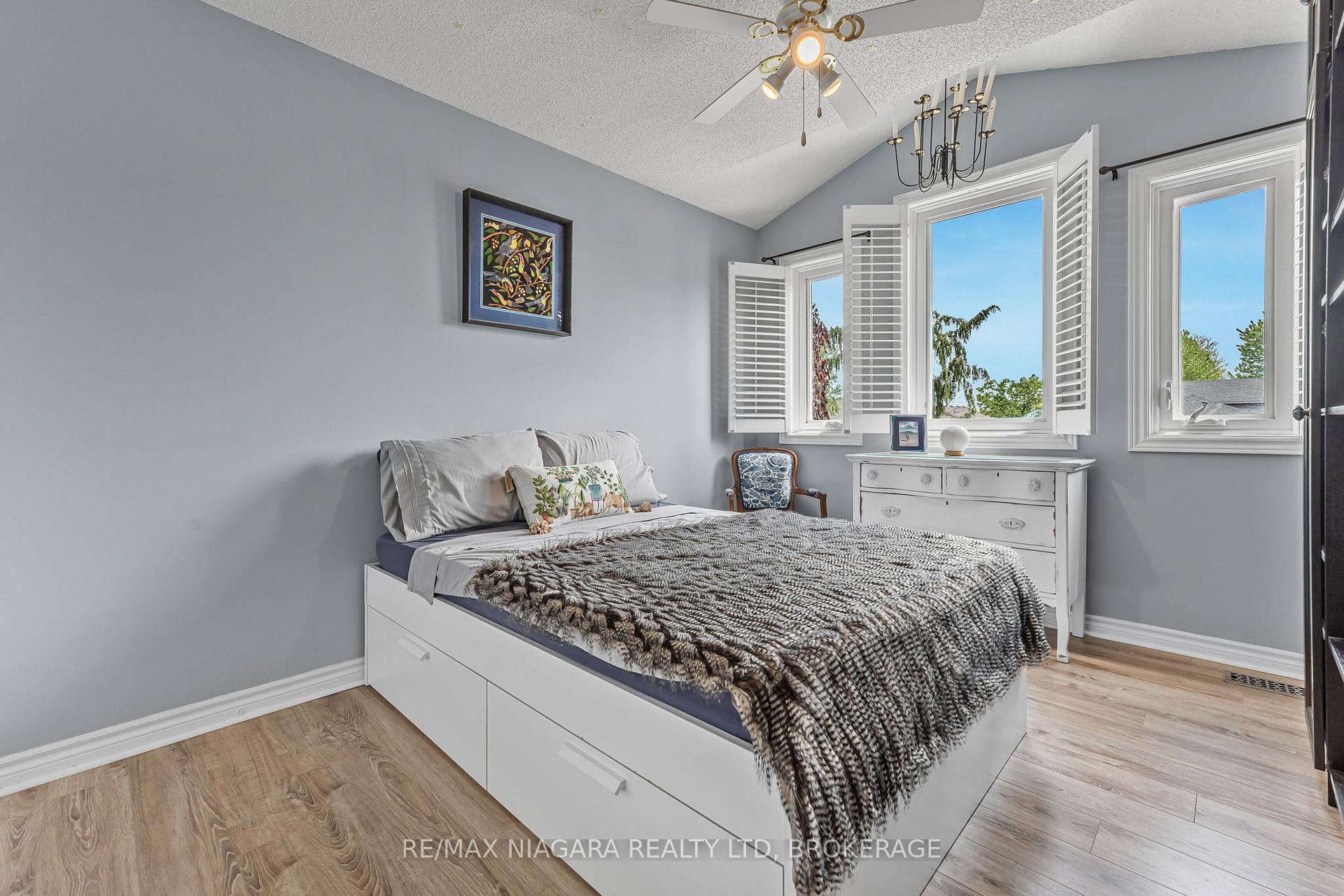 Photo 32 of 52 Cabriolet Crescent, Hamilton, Ancaster — HOMEH