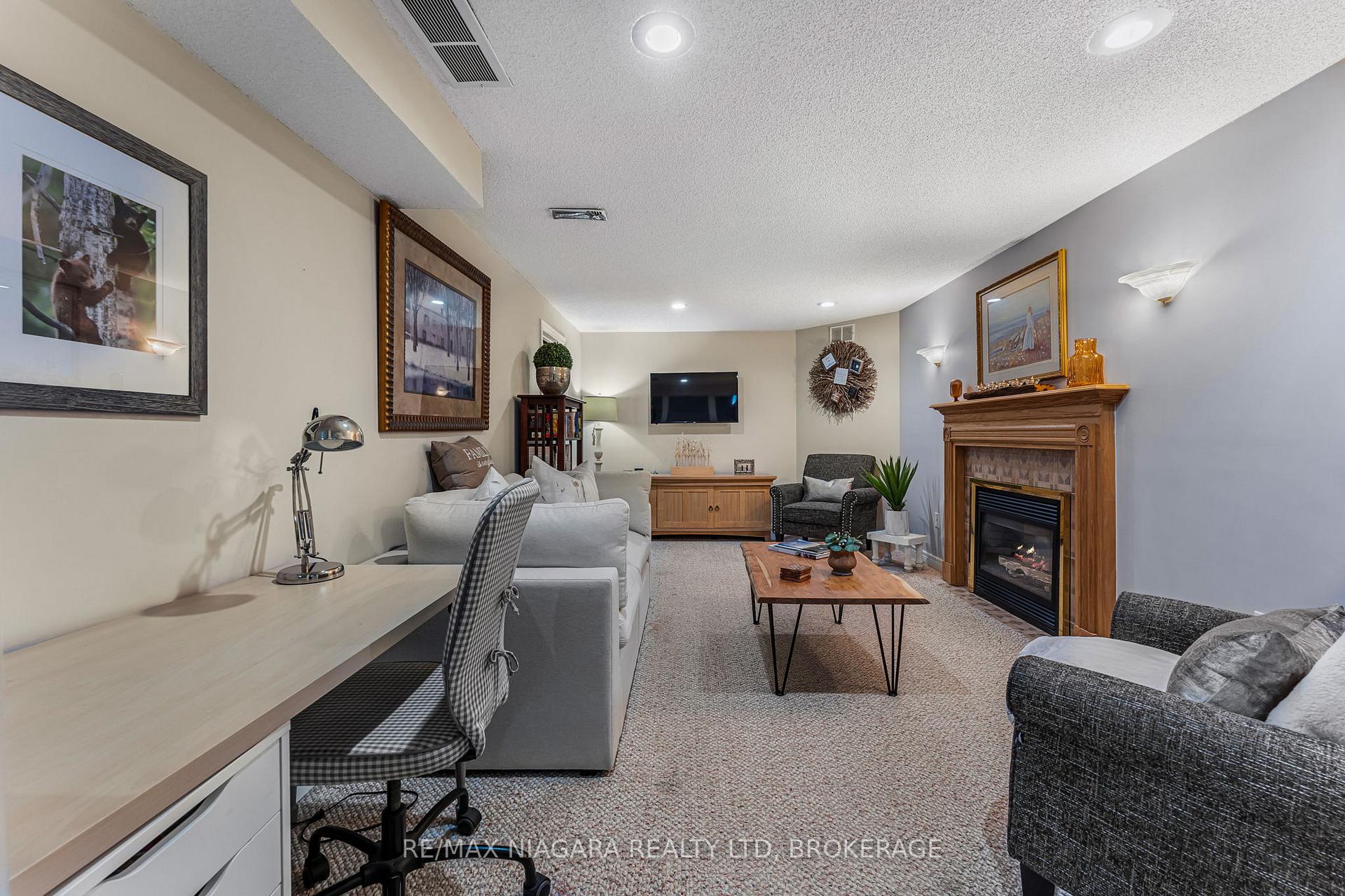 Photo 24 of 52 Cabriolet Crescent, Hamilton, Ancaster — HOMEH
