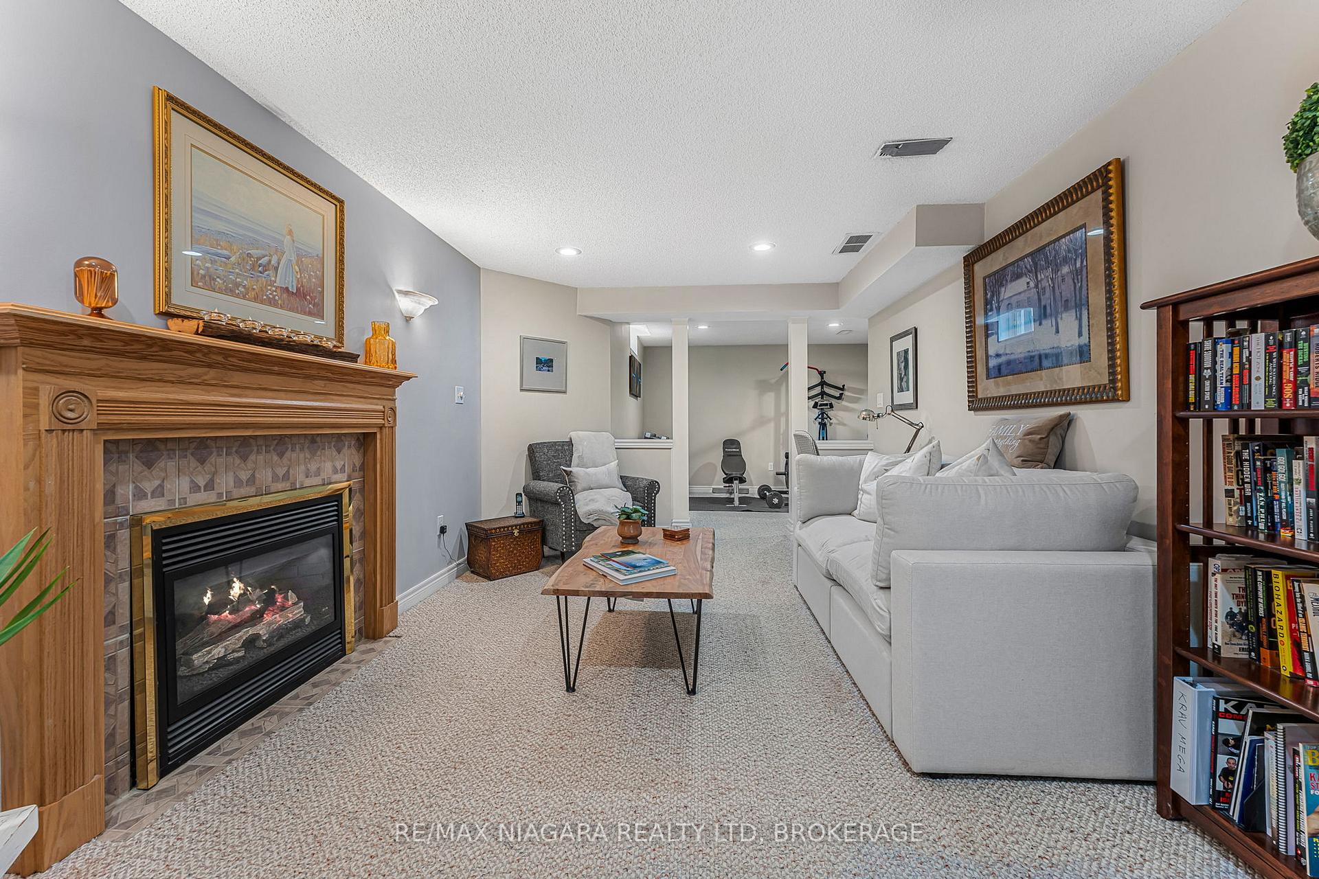 Photo 20 of 52 Cabriolet Crescent, Hamilton, Ancaster — HOMEH