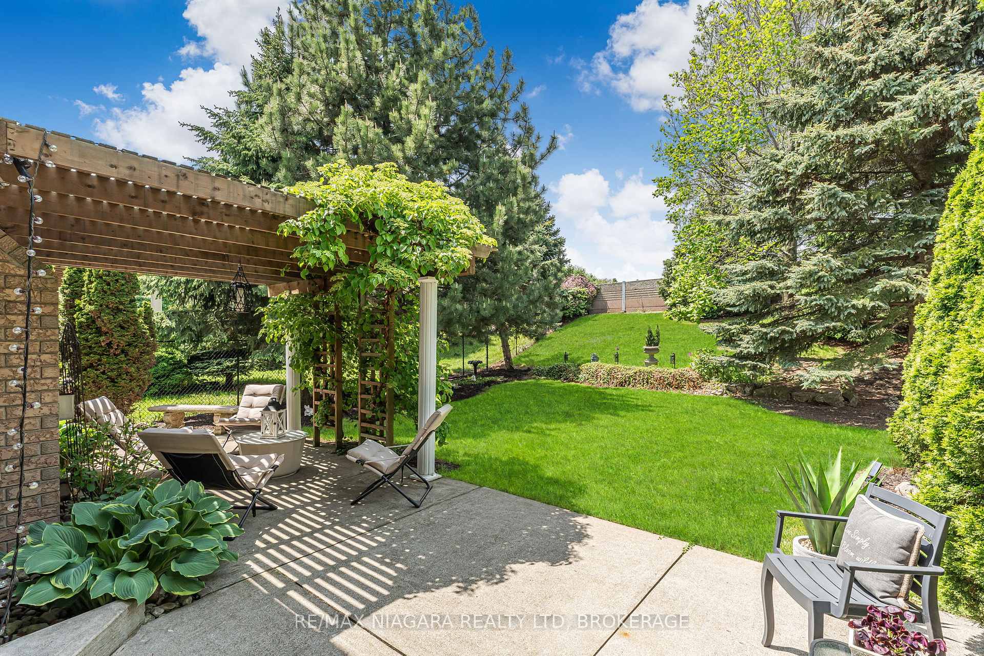 Photo 34 of 52 Cabriolet Crescent, Hamilton, Ancaster — HOMEH
