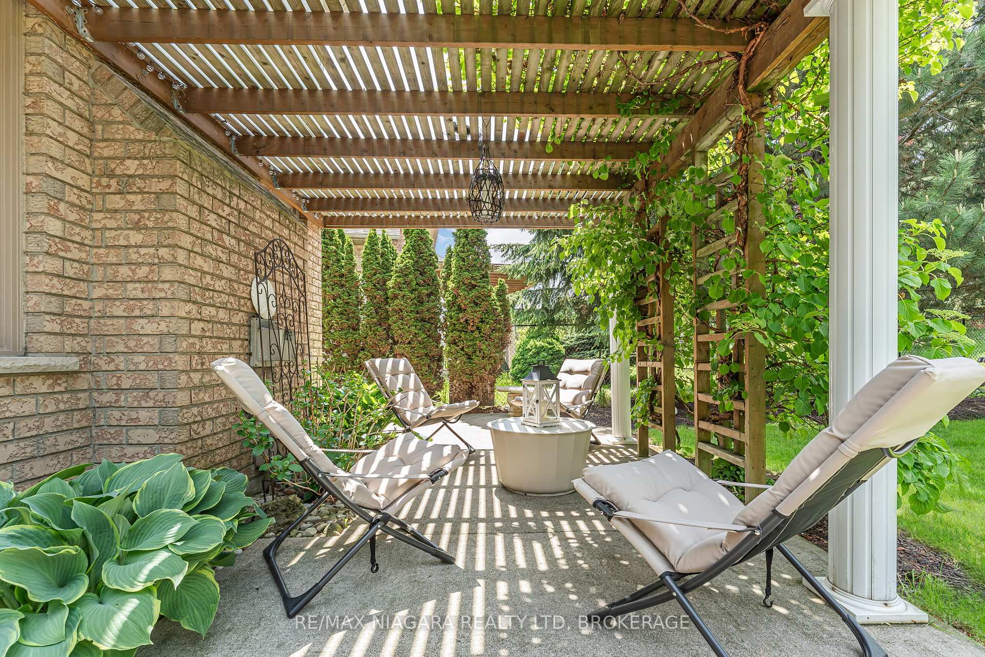Photo 38 of 52 Cabriolet Crescent, Hamilton, Ancaster — HOMEH