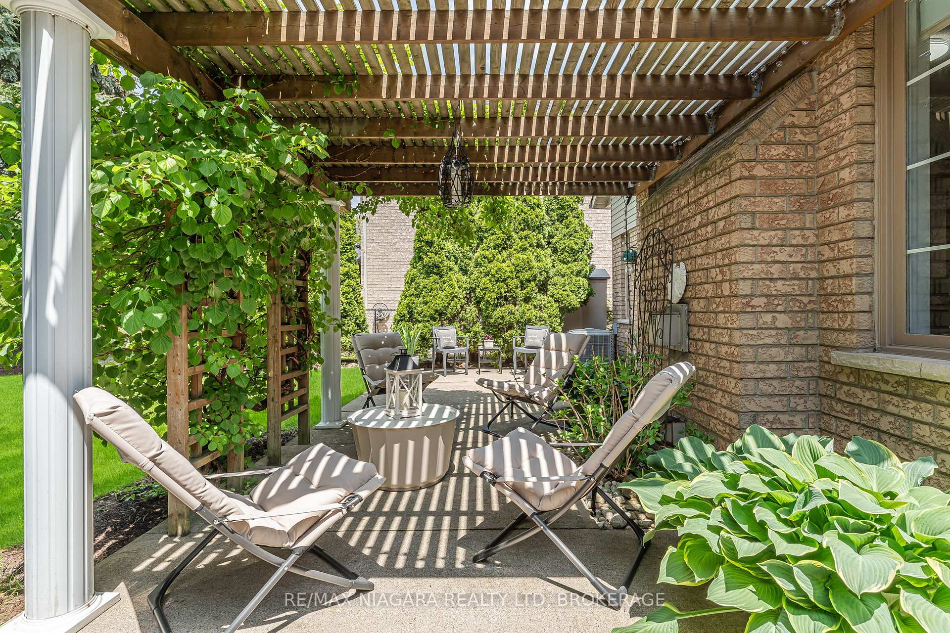 Photo 33 of 52 Cabriolet Crescent, Hamilton, Ancaster — HOMEH