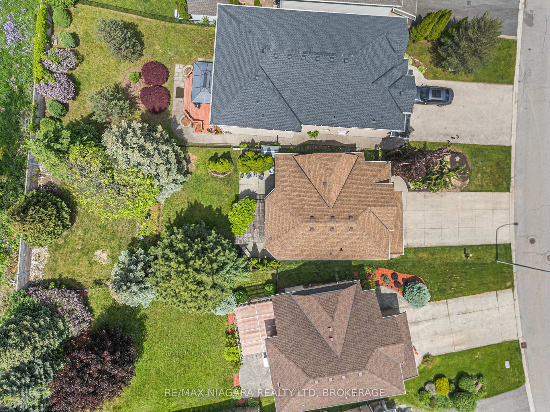 Photo 36 of 52 Cabriolet Crescent, Hamilton, Ancaster — HOMEH