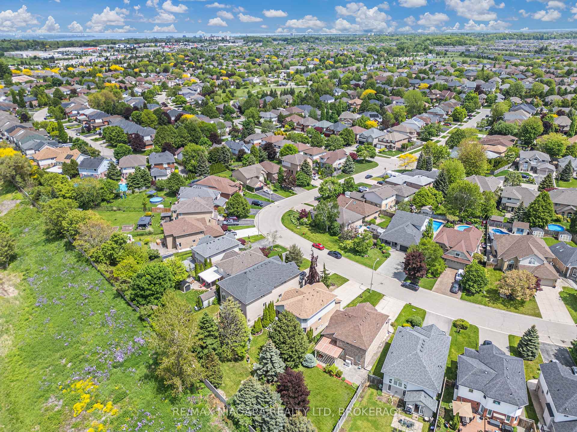 Photo 39 of 52 Cabriolet Crescent, Hamilton, Ancaster — HOMEH