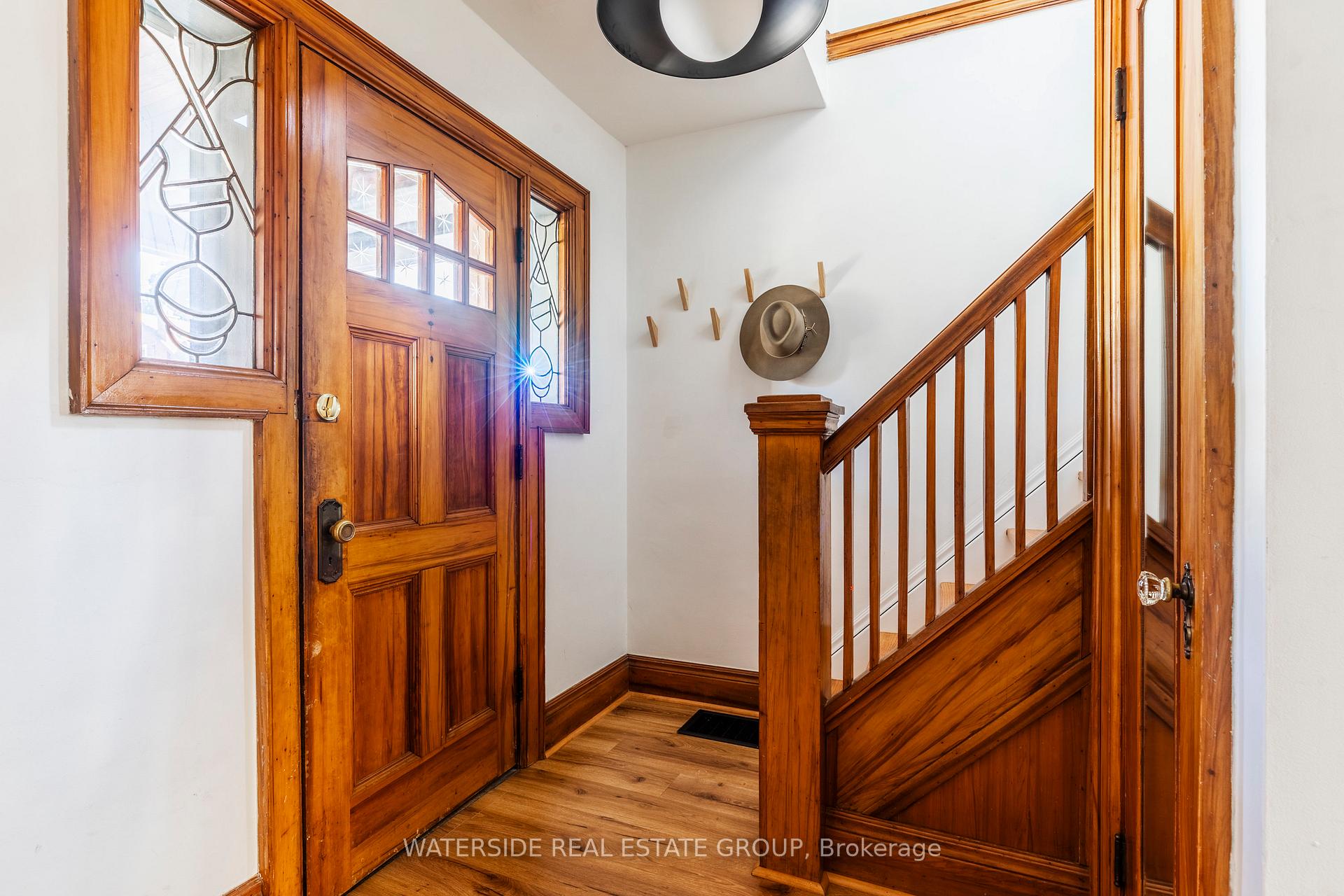 Photo 1 of 288 Houghton Avenue, Hamilton, Delta — HOMEH