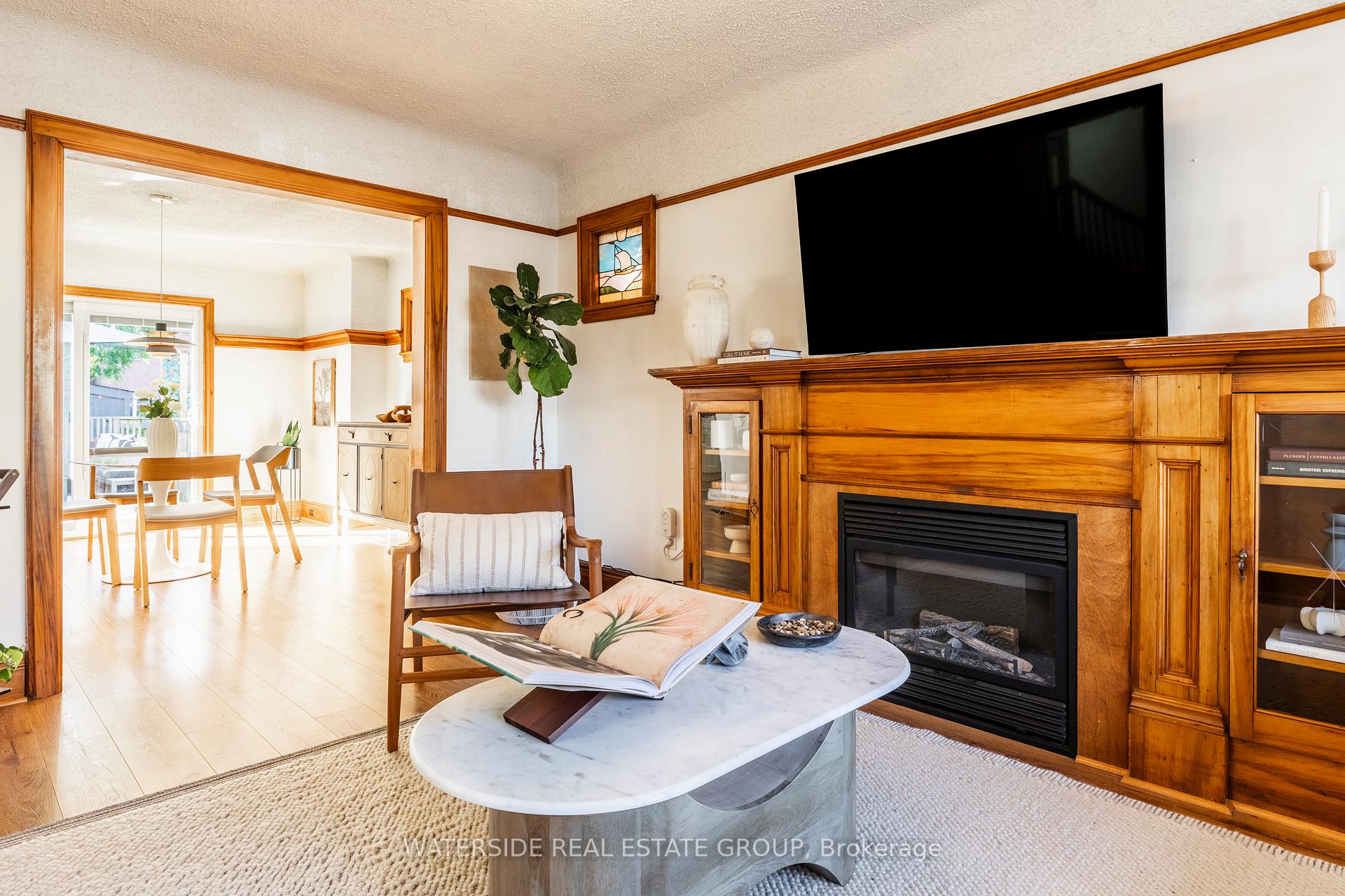 Photo 2 of 288 Houghton Avenue, Hamilton, Delta — HOMEH