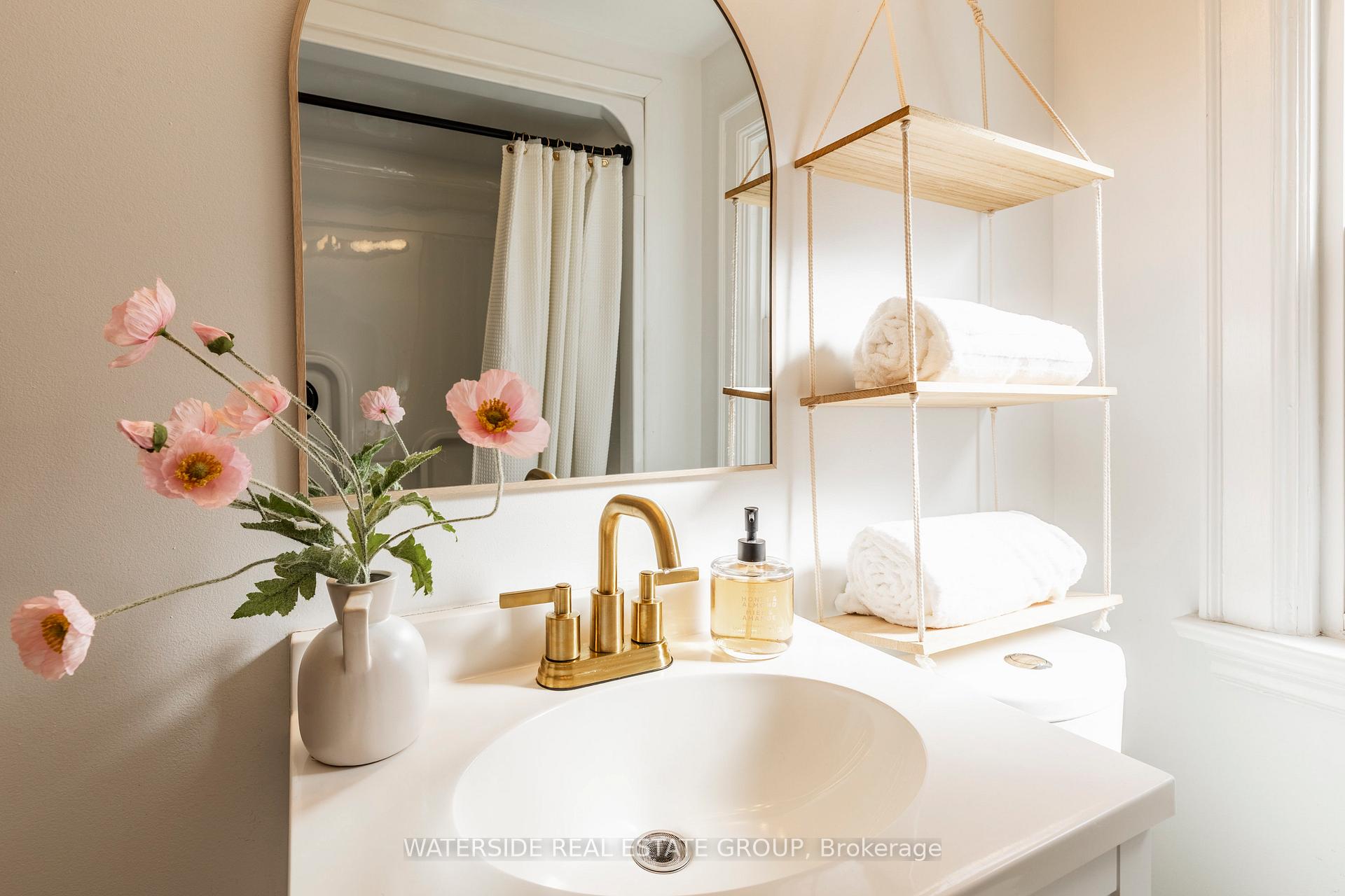 Photo 10 of 288 Houghton Avenue, Hamilton, Delta — HOMEH