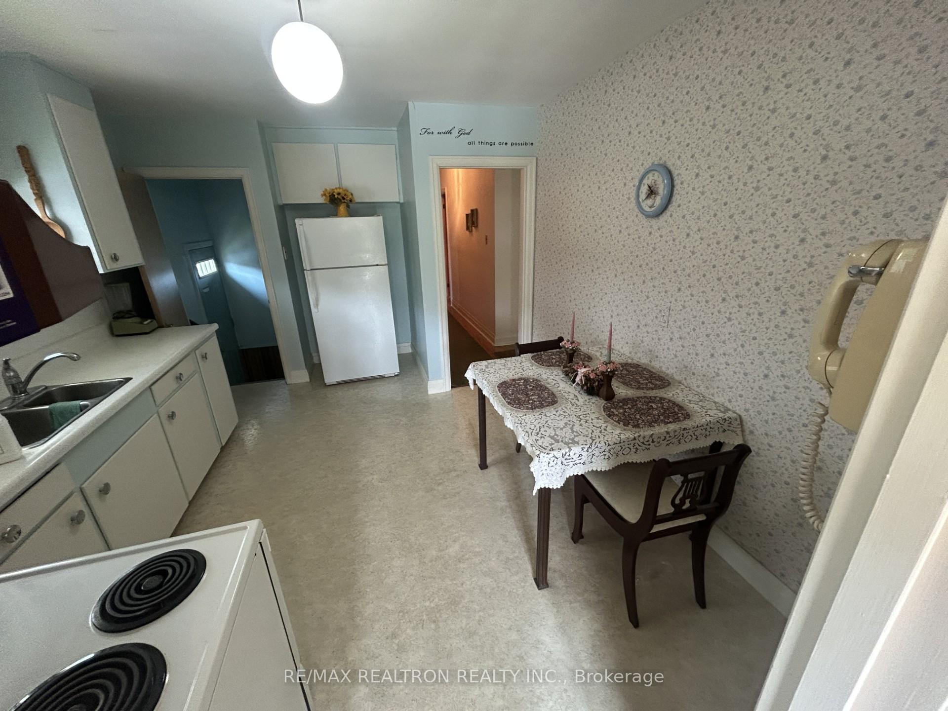 Photo 9 of 60 Upper Walker Avenue, Hamilton, Stoney Creek — HOMEH
