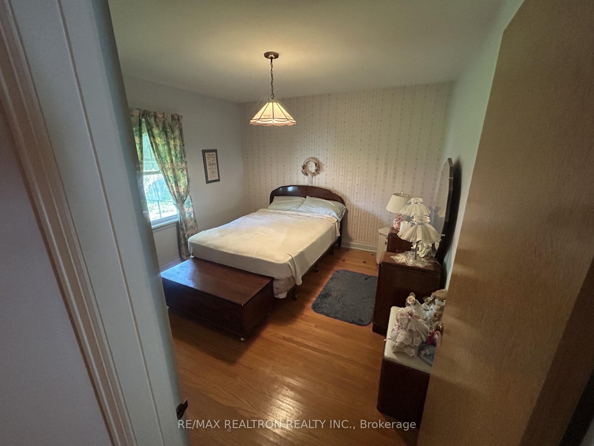 Photo 5 of 60 Upper Walker Avenue, Hamilton, Stoney Creek — HOMEH