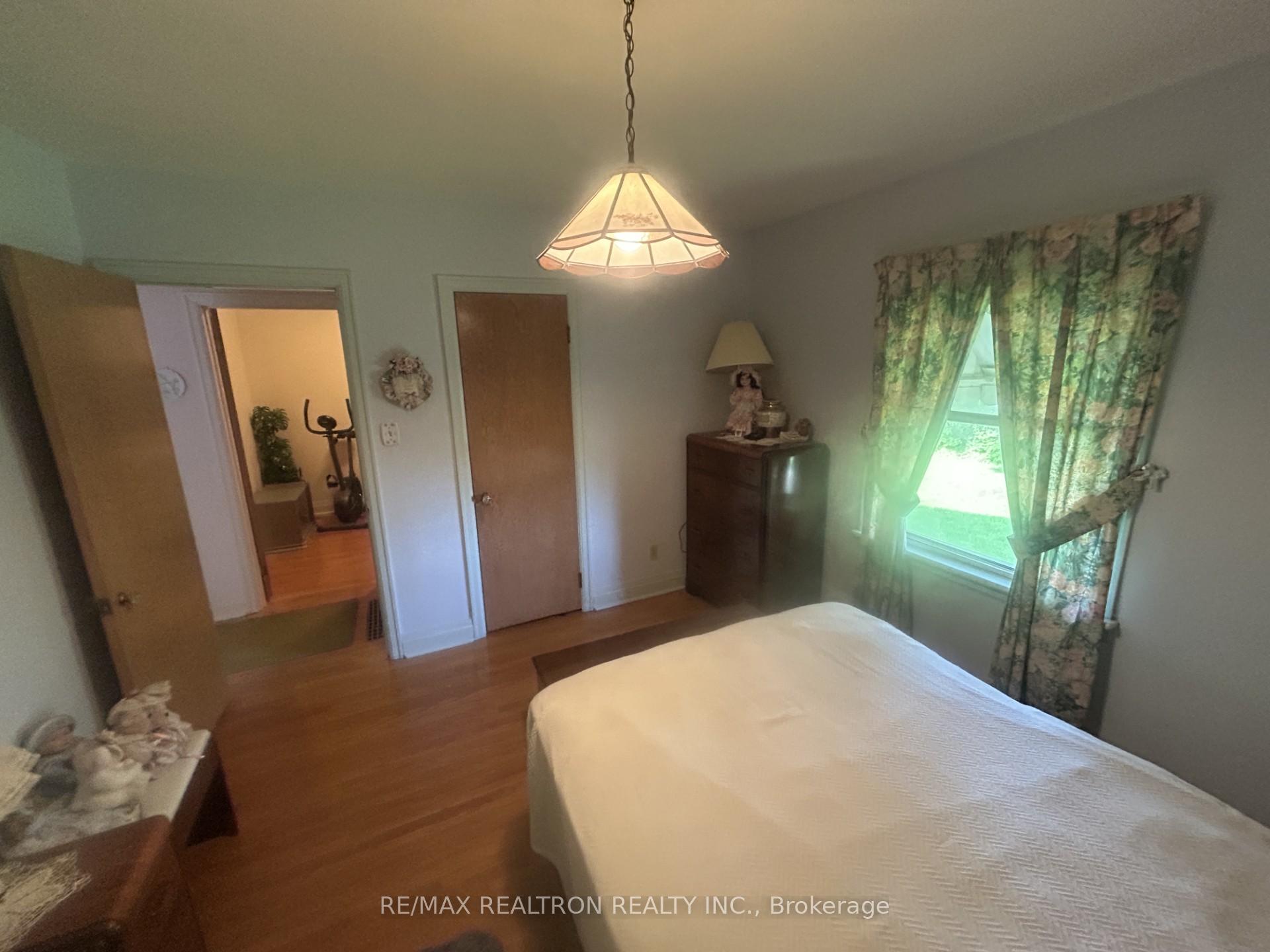 Photo 12 of 60 Upper Walker Avenue, Hamilton, Stoney Creek — HOMEH