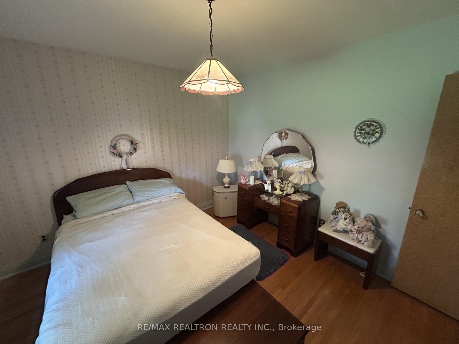 Photo 7 of 60 Upper Walker Avenue, Hamilton, Stoney Creek — HOMEH