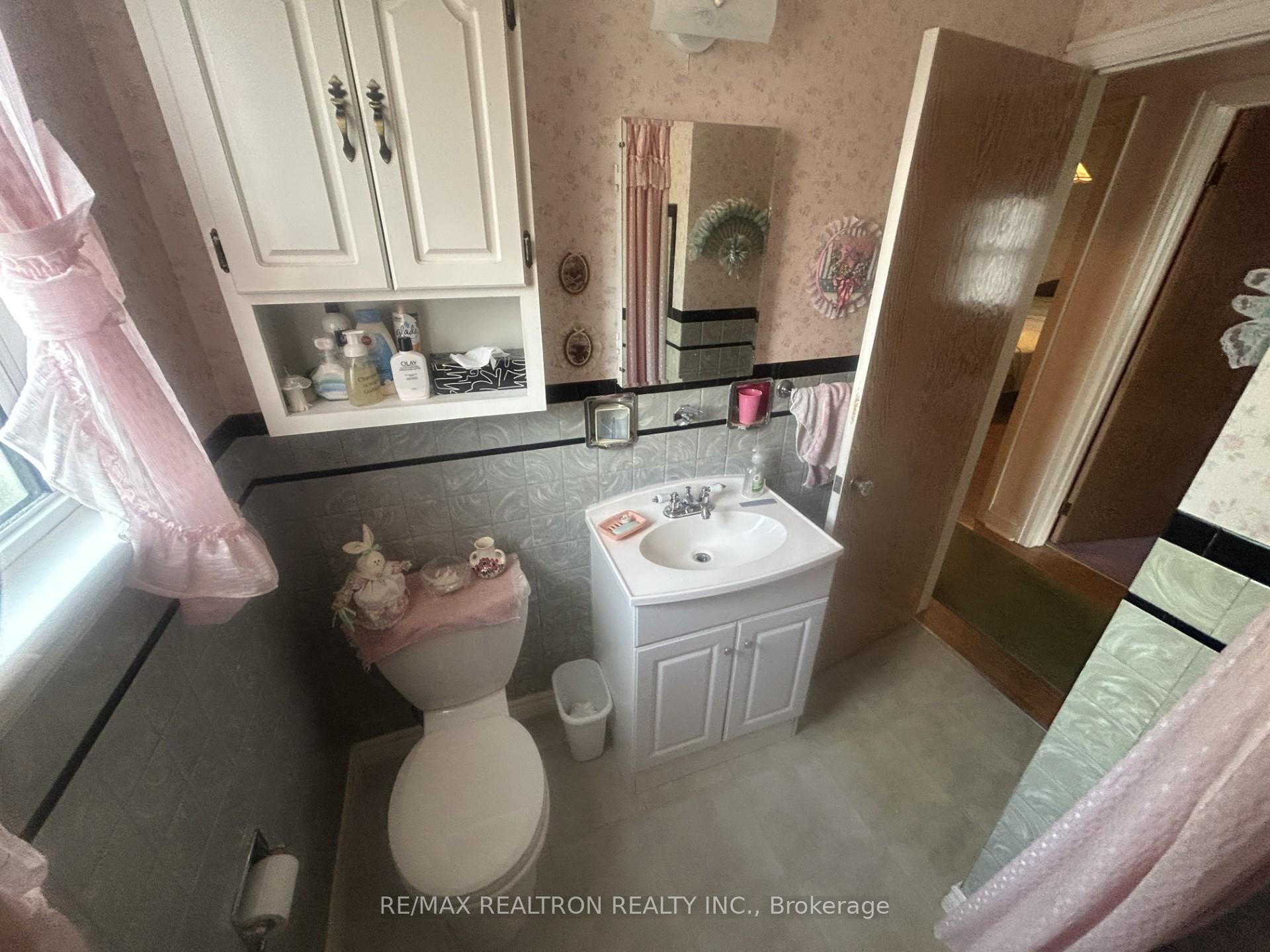 Photo 24 of 60 Upper Walker Avenue, Hamilton, Stoney Creek — HOMEH