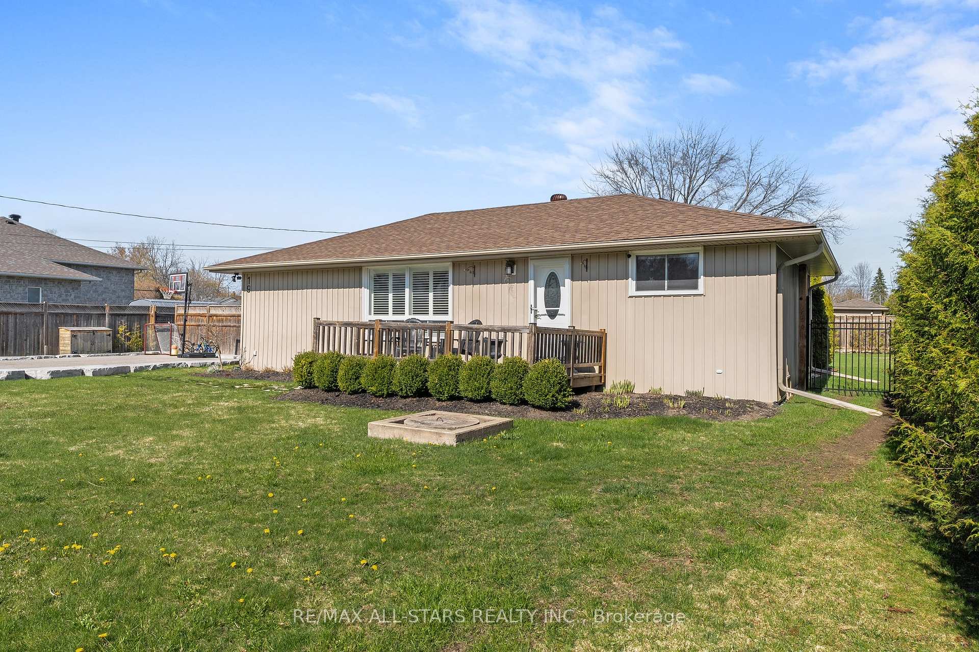 Photo 2 of 19 Joel Avenue, Georgina, Historic Lakeshore Communities — HOMEH