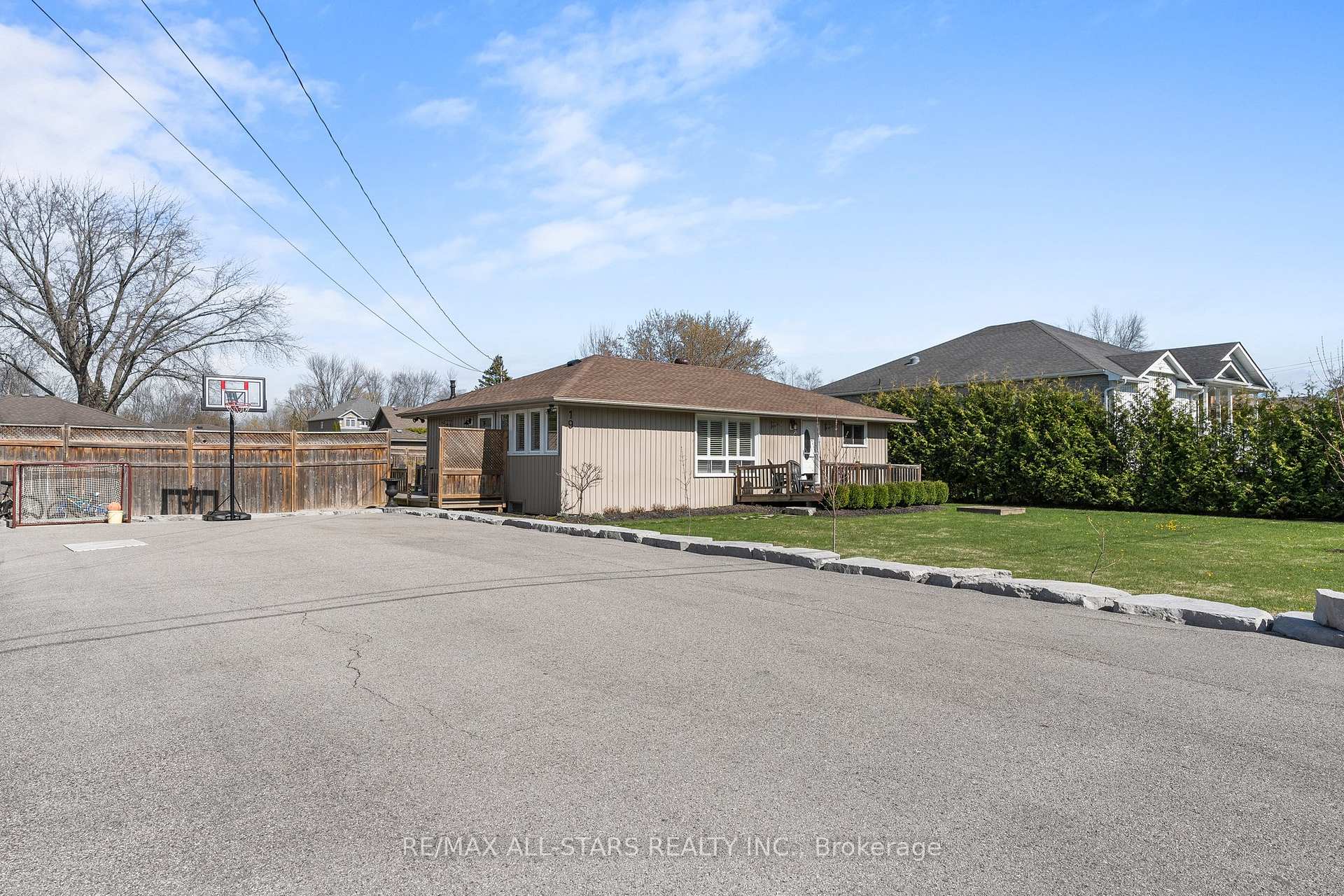 Photo 4 of 19 Joel Avenue, Georgina, Historic Lakeshore Communities — HOMEH