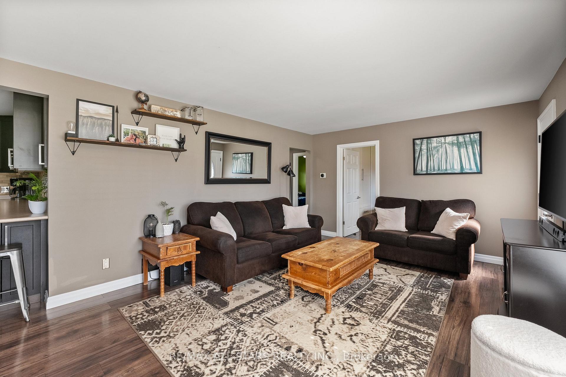 Photo 20 of 19 Joel Avenue, Georgina, Historic Lakeshore Communities — HOMEH