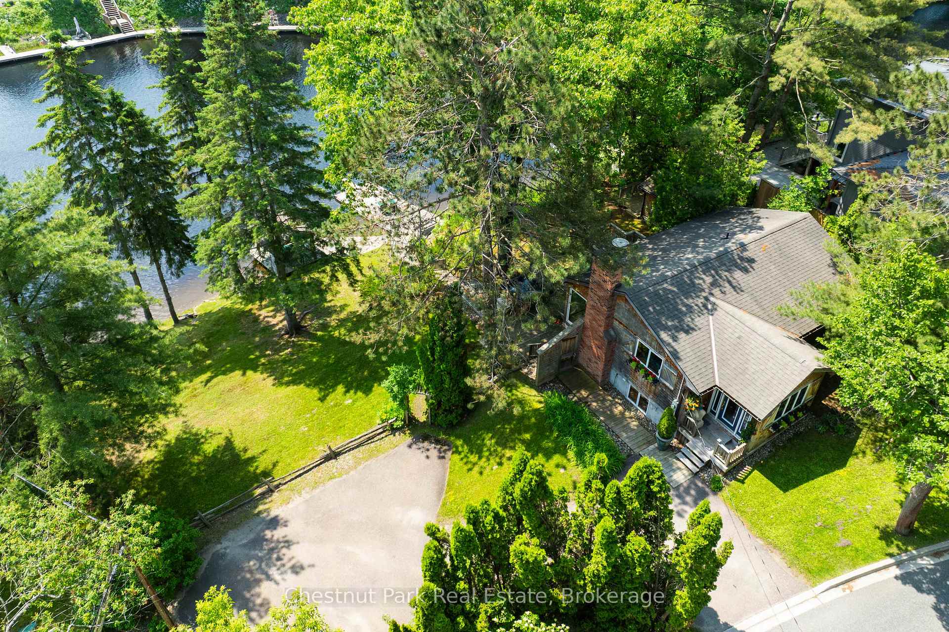 Photo 3 of 78 Dill Street, Bracebridge, Macaulay — HOMEH