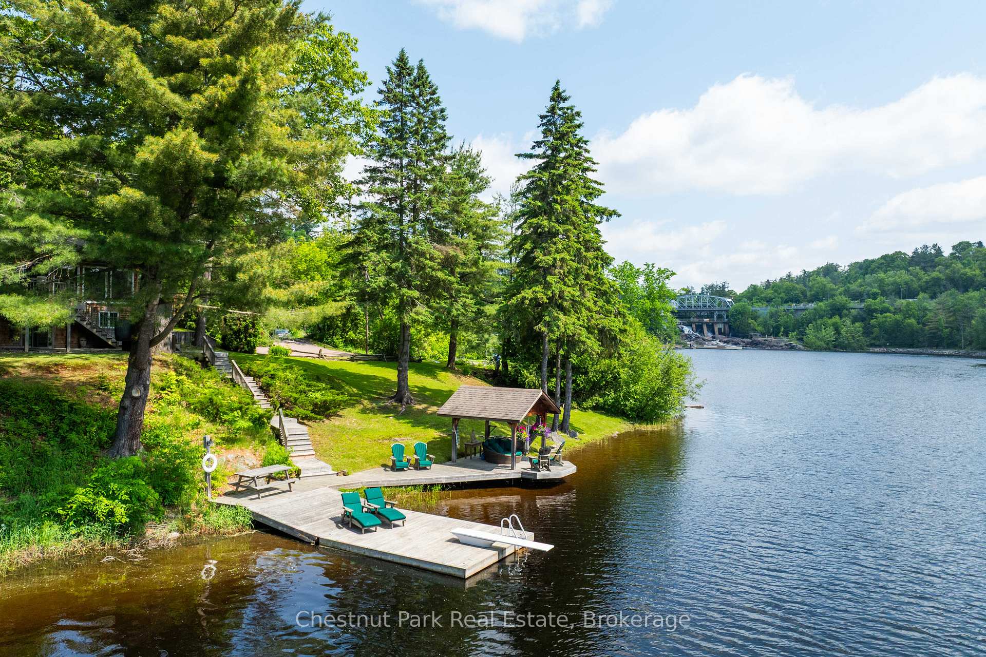 Photo 6 of 78 Dill Street, Bracebridge, Macaulay — HOMEH
