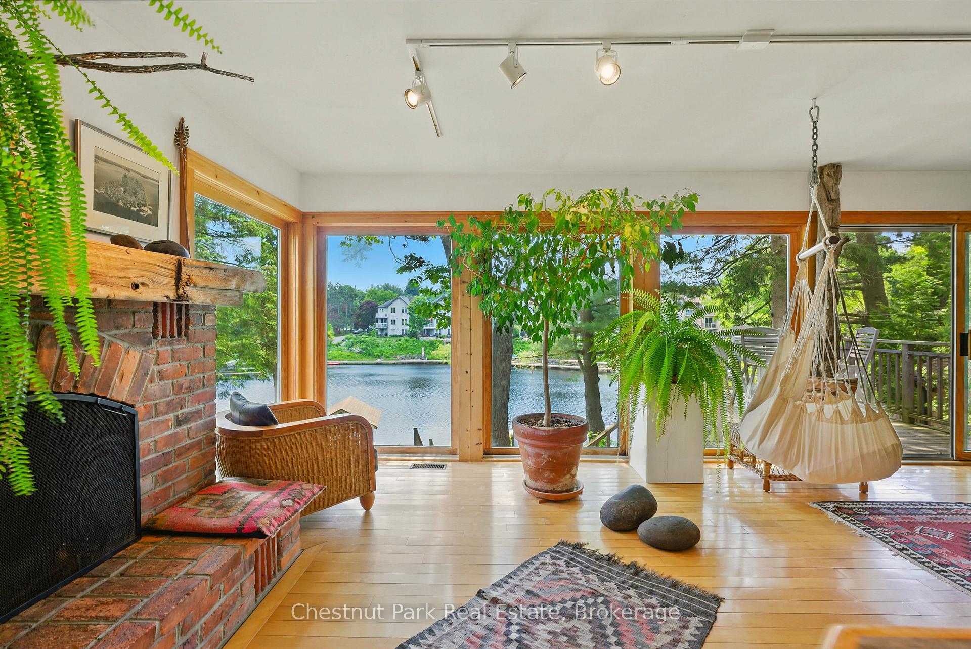 Photo 10 of 78 Dill Street, Bracebridge, Macaulay — HOMEH
