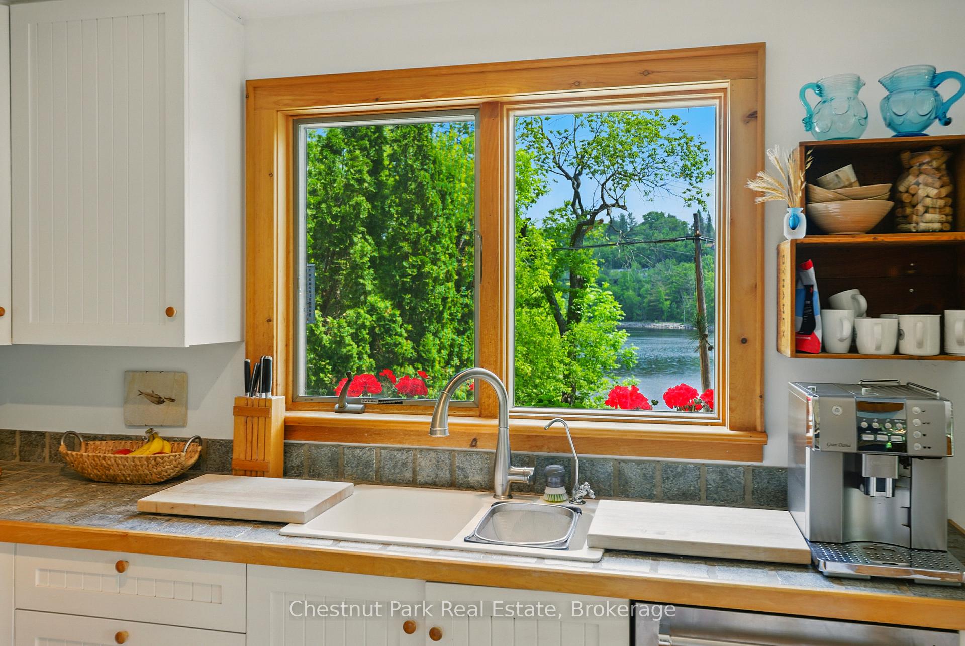 Photo 13 of 78 Dill Street, Bracebridge, Macaulay — HOMEH