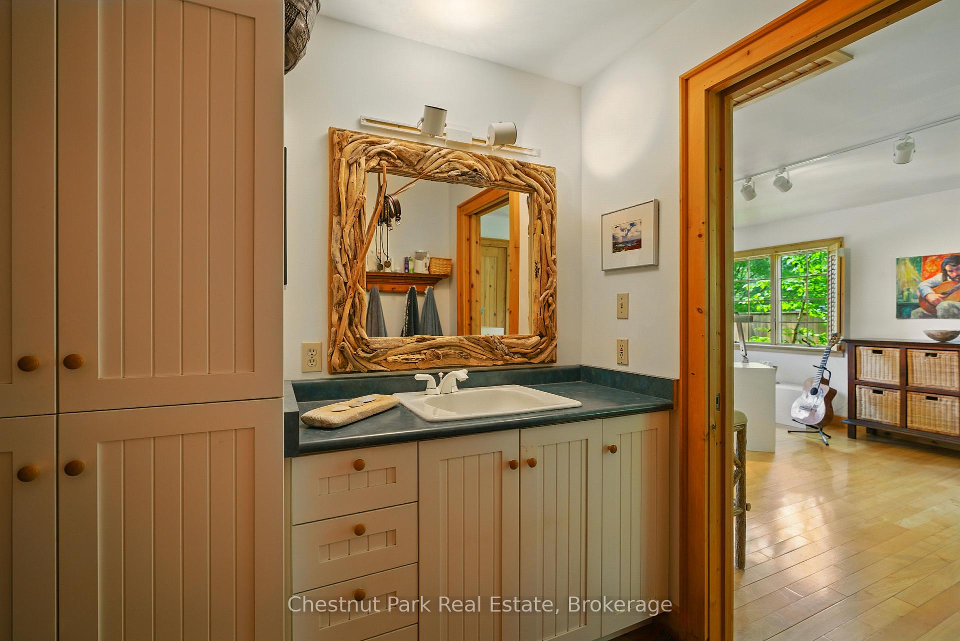 Photo 12 of 78 Dill Street, Bracebridge, Macaulay — HOMEH
