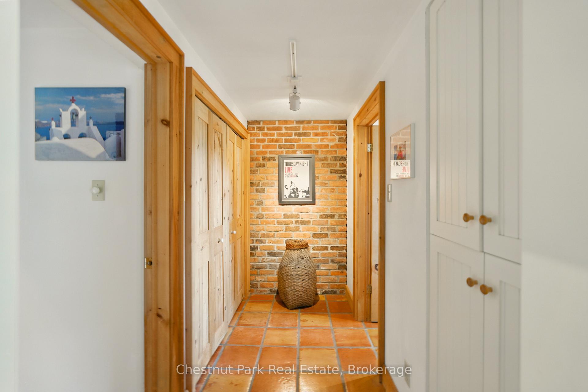 Photo 23 of 78 Dill Street, Bracebridge, Macaulay — HOMEH