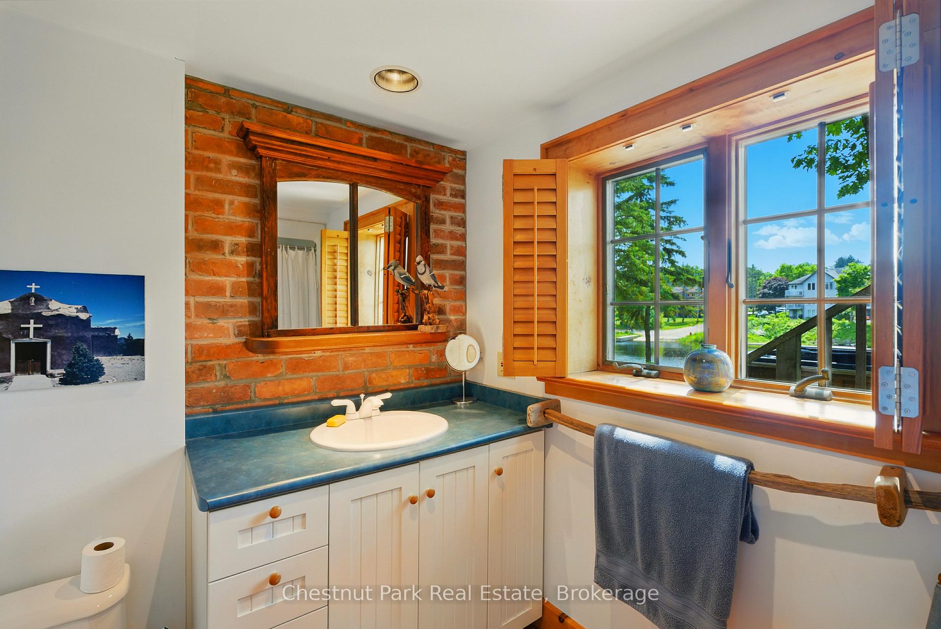 Photo 21 of 78 Dill Street, Bracebridge, Macaulay — HOMEH