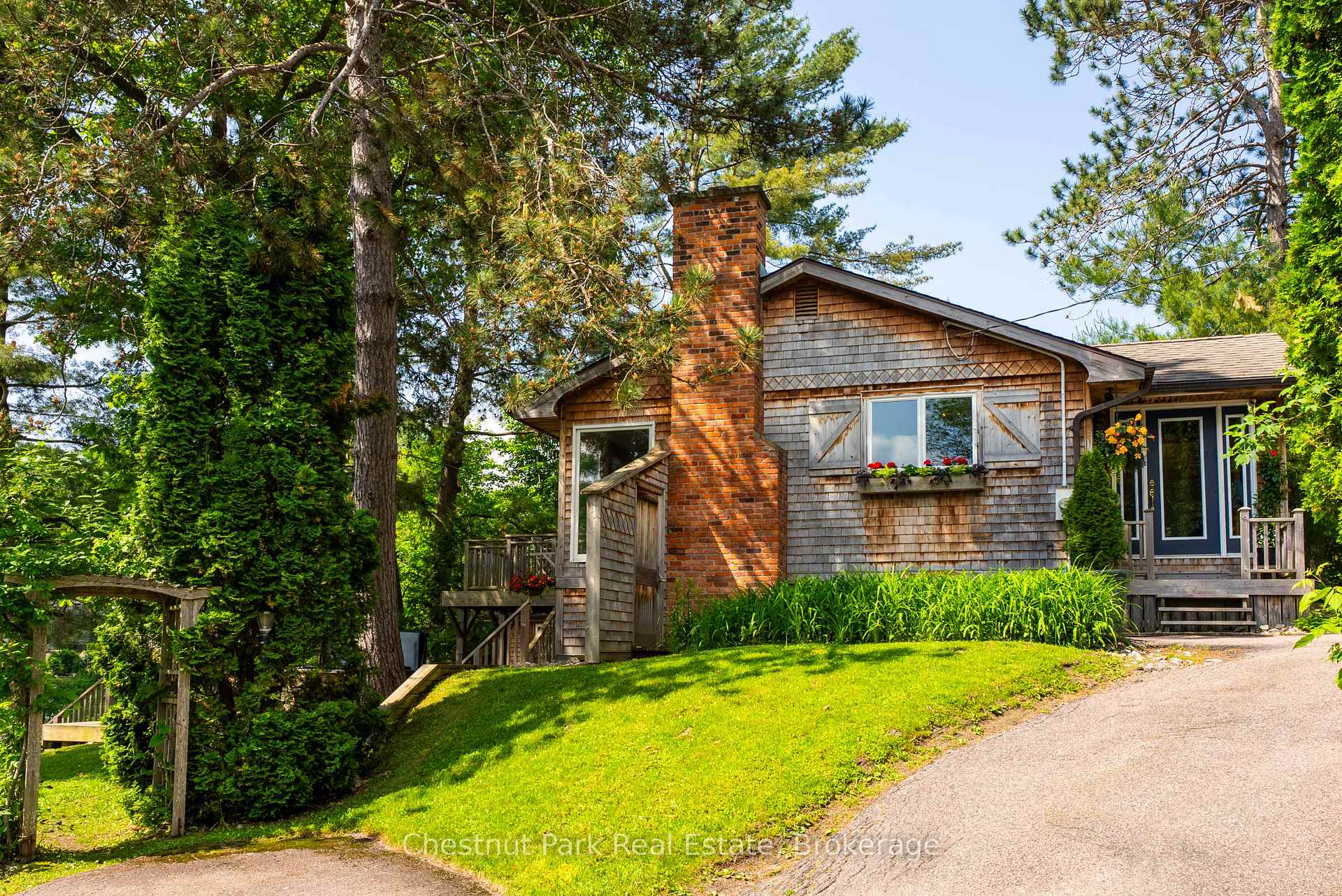 Photo 41 of 78 Dill Street, Bracebridge, Macaulay — HOMEH