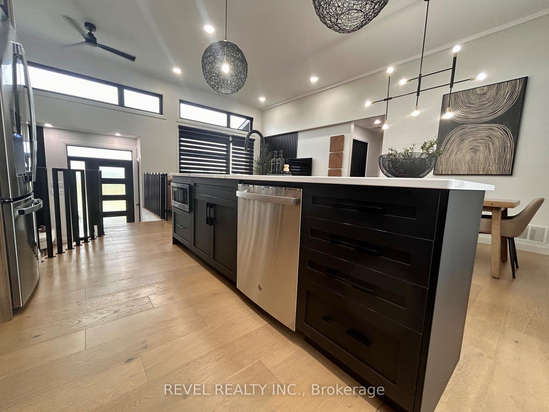 Photo 4 of 279 Tenth Street, Cochrane — HOMEH