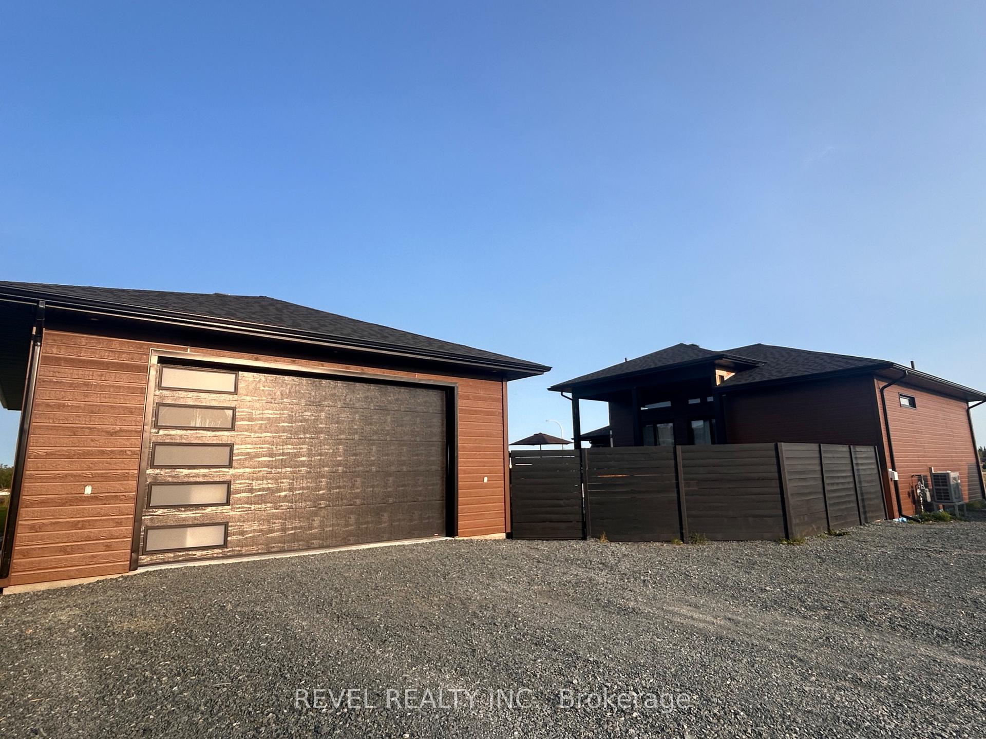 Photo 12 of 279 Tenth Street, Cochrane — HOMEH